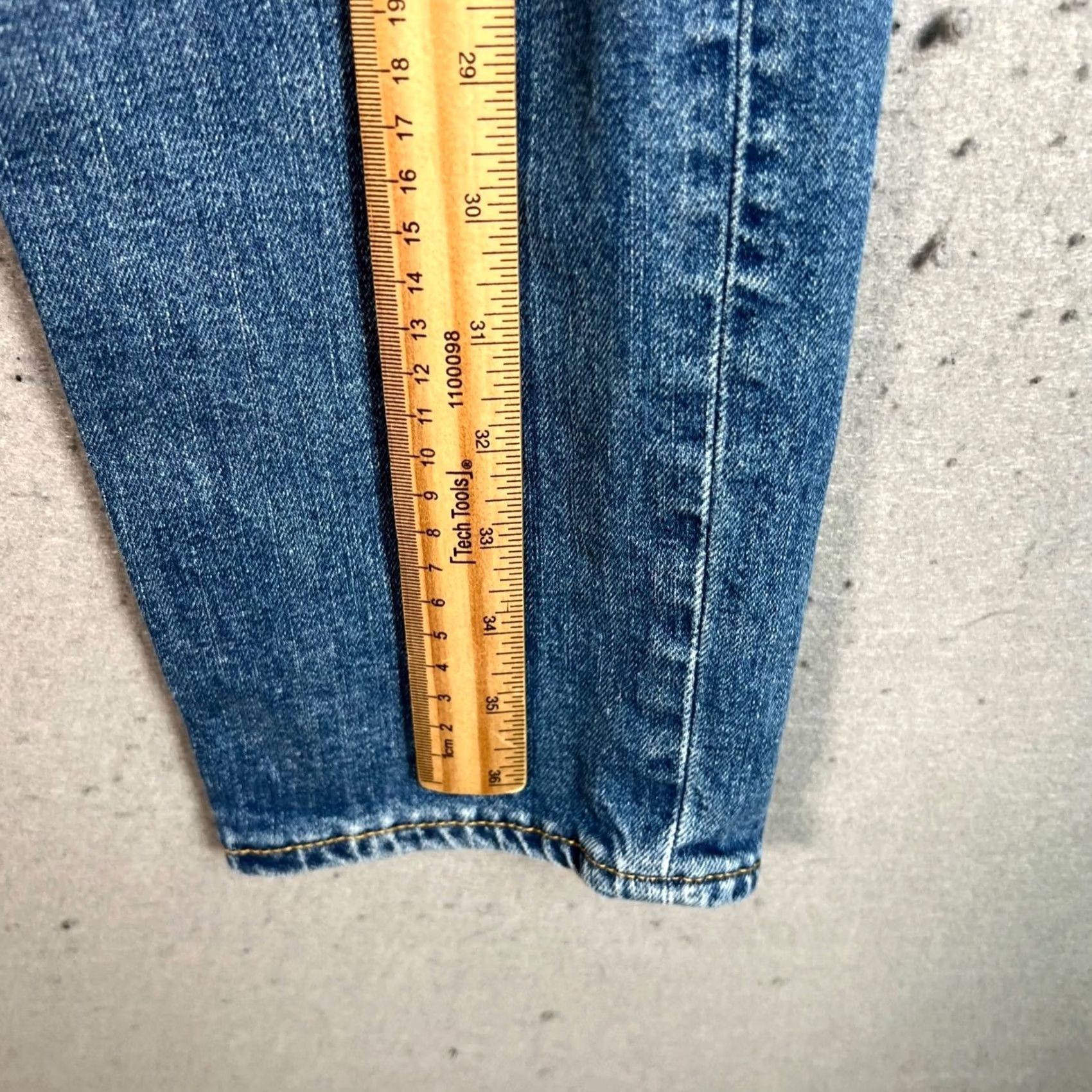 Gap Gap 1969 Womens Jeans 30 Regular Blue Distressed Straight 5-Pocket Denim Hip Rise Mid Vintage: No 29 Inseam Size 30in Womens Men Women Ladies Jegans? Size 30" / US 8 / IT 44 - 5 Thumbnail