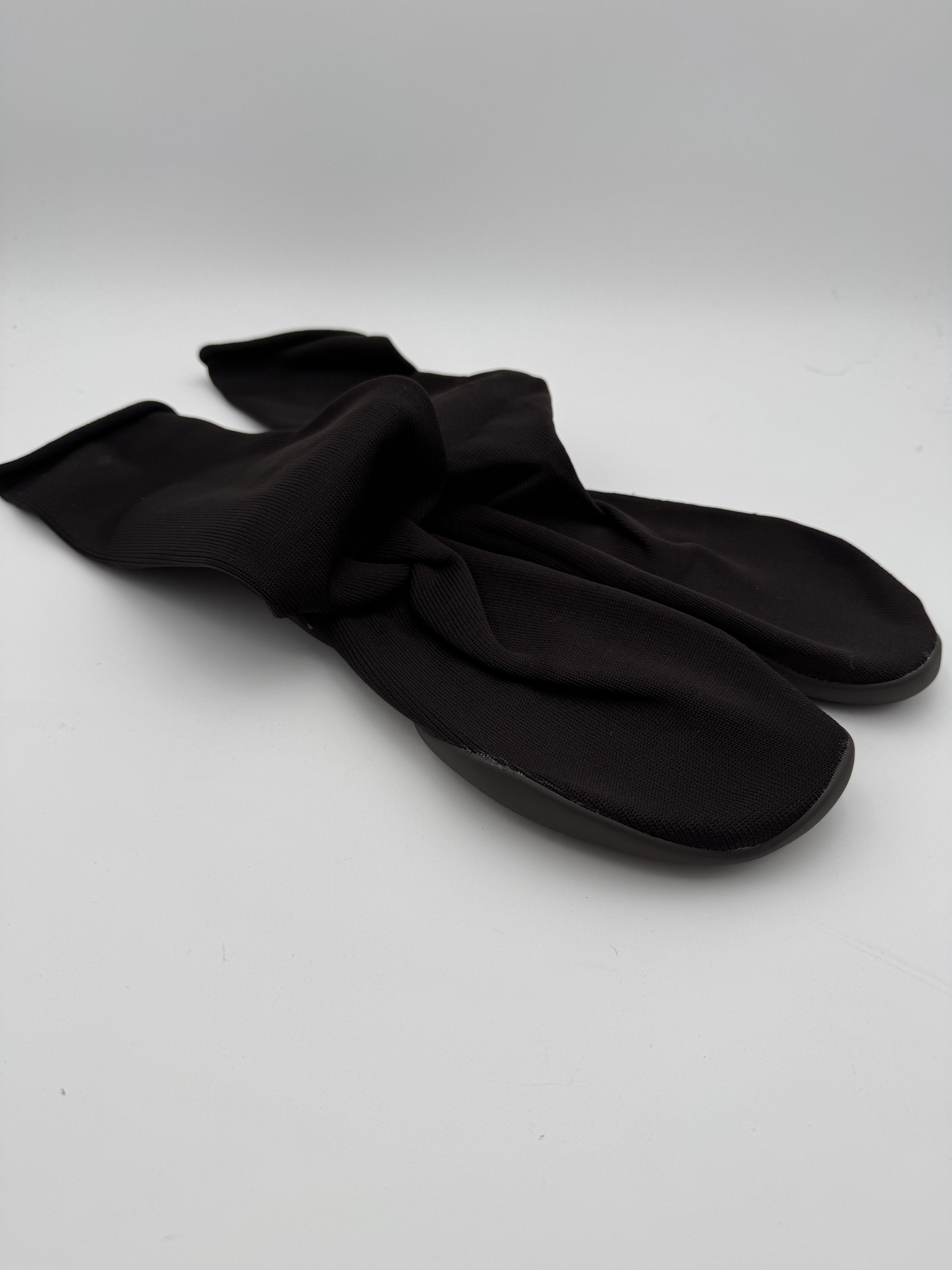 Yeezy YZY POD Size 1 (US 6 - 8.5) Size US 8 / EU 41 - 2 Thumbnail