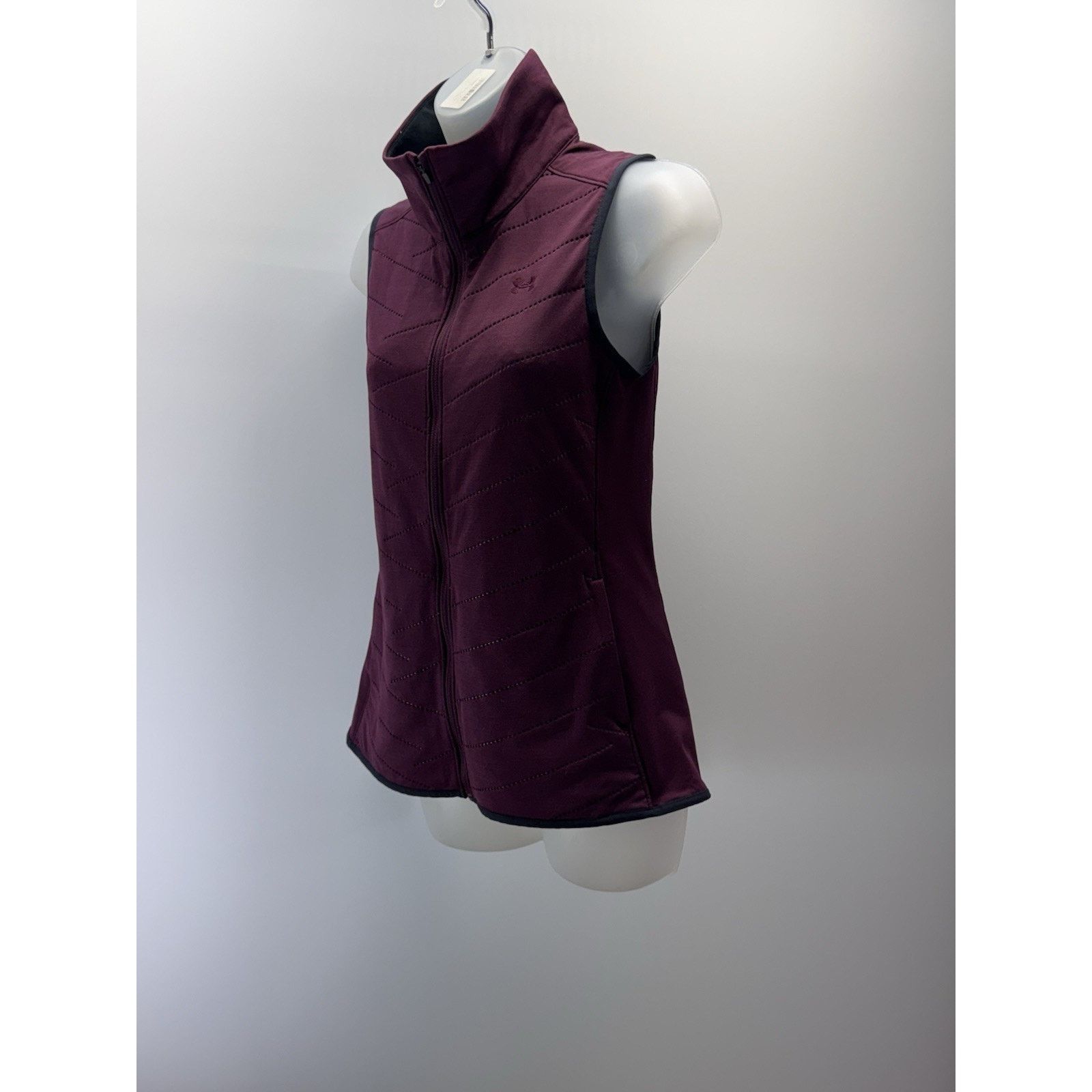 Under Armour Under Armour Cold Gear Womens XS Semi Fitted Maroon Vest EUC Size XS / US 0-2 / IT 36-38 - 2 Thumbnail