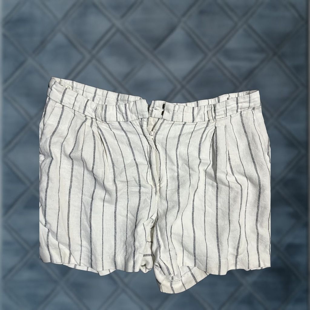 Old Navy Old Navy Women's Shorts Linen Blend White Black Stripe XL Chino 5 in Inseam Multicolor Women's Size 40" / US 18 - 1 Thumbnail