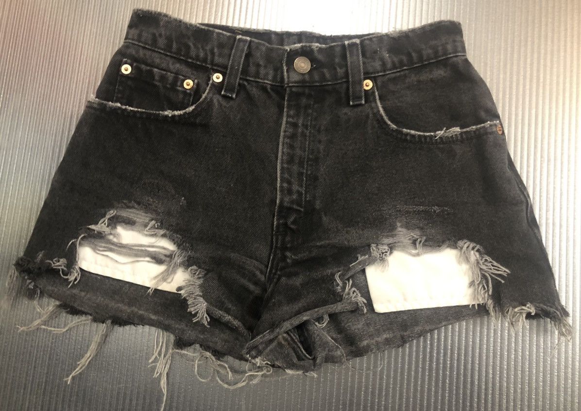 Levi's Levi's 🇺🇸 550 black cutoff shark bite daisy dukes vintage 26 Size 26" / US 2 / IT 38 - 1 Thumbnail