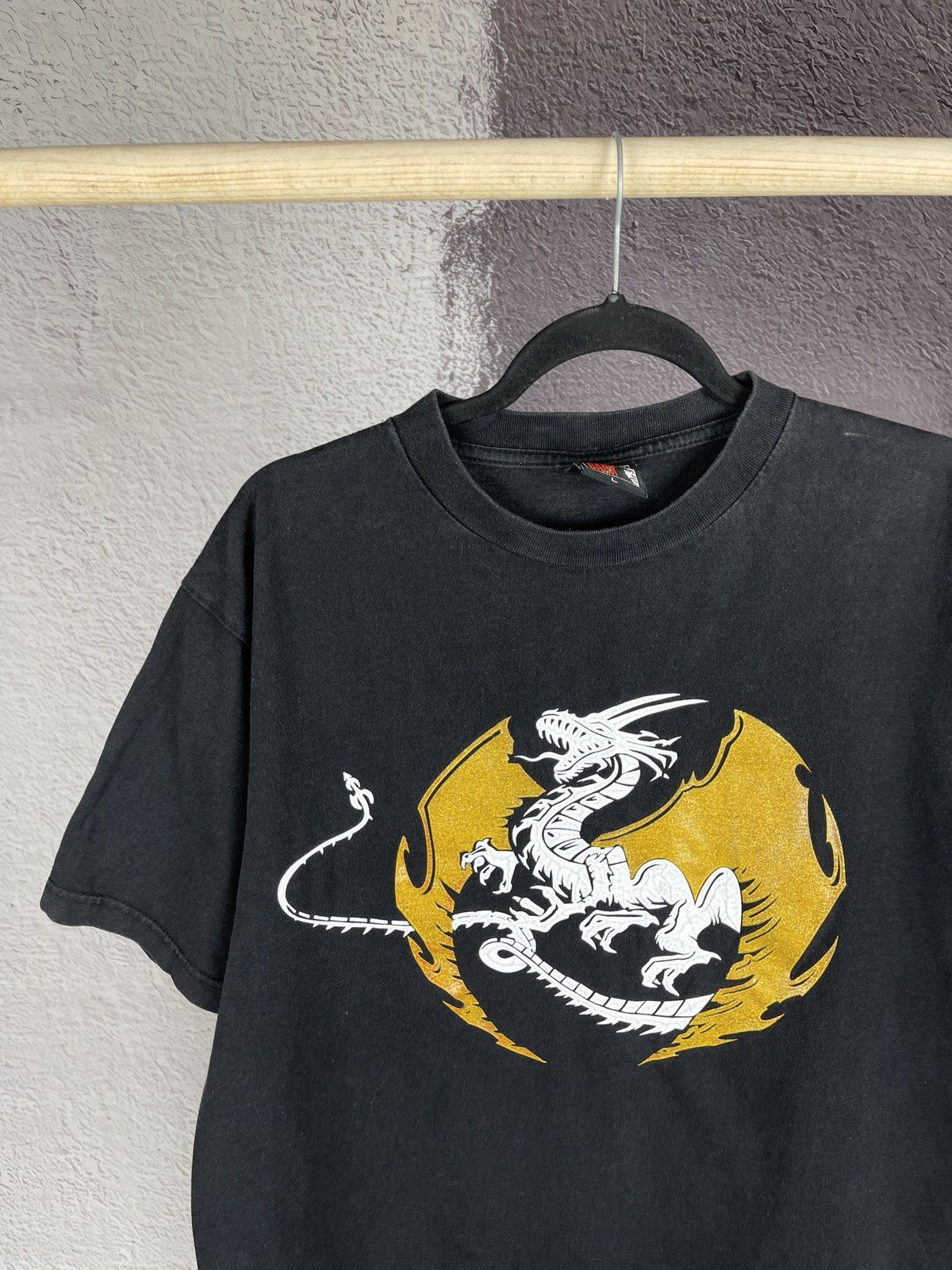 Japanese Brand Vintage 90s y2k Japanese dragon in the dark band tee shirt Size US L / EU 52-54 / 3 - 4 Thumbnail