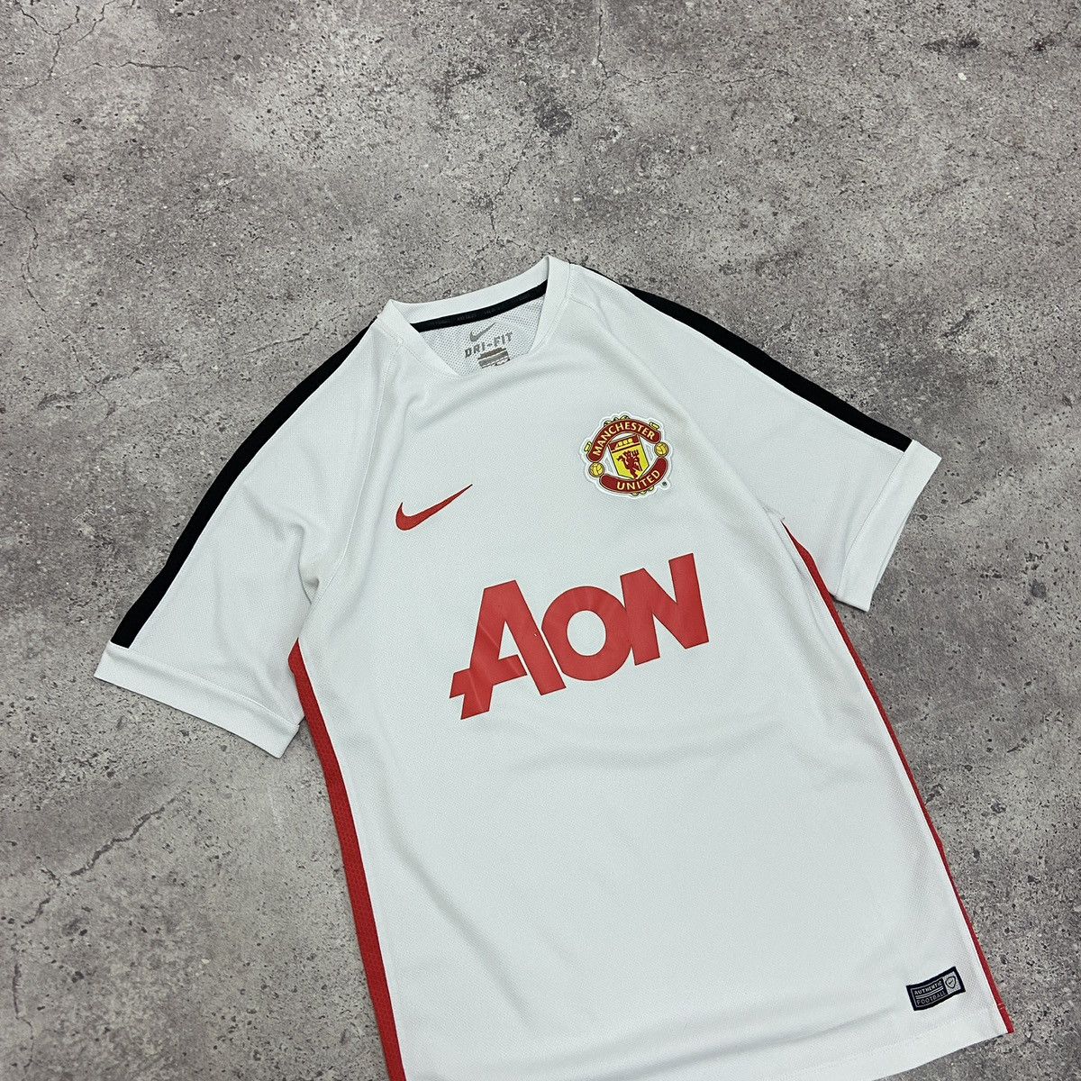 Vintage Vintage 00s Manchester United Training jersey white nike y2k Size US M / EU 48-50 / 2 - 4 Thumbnail
