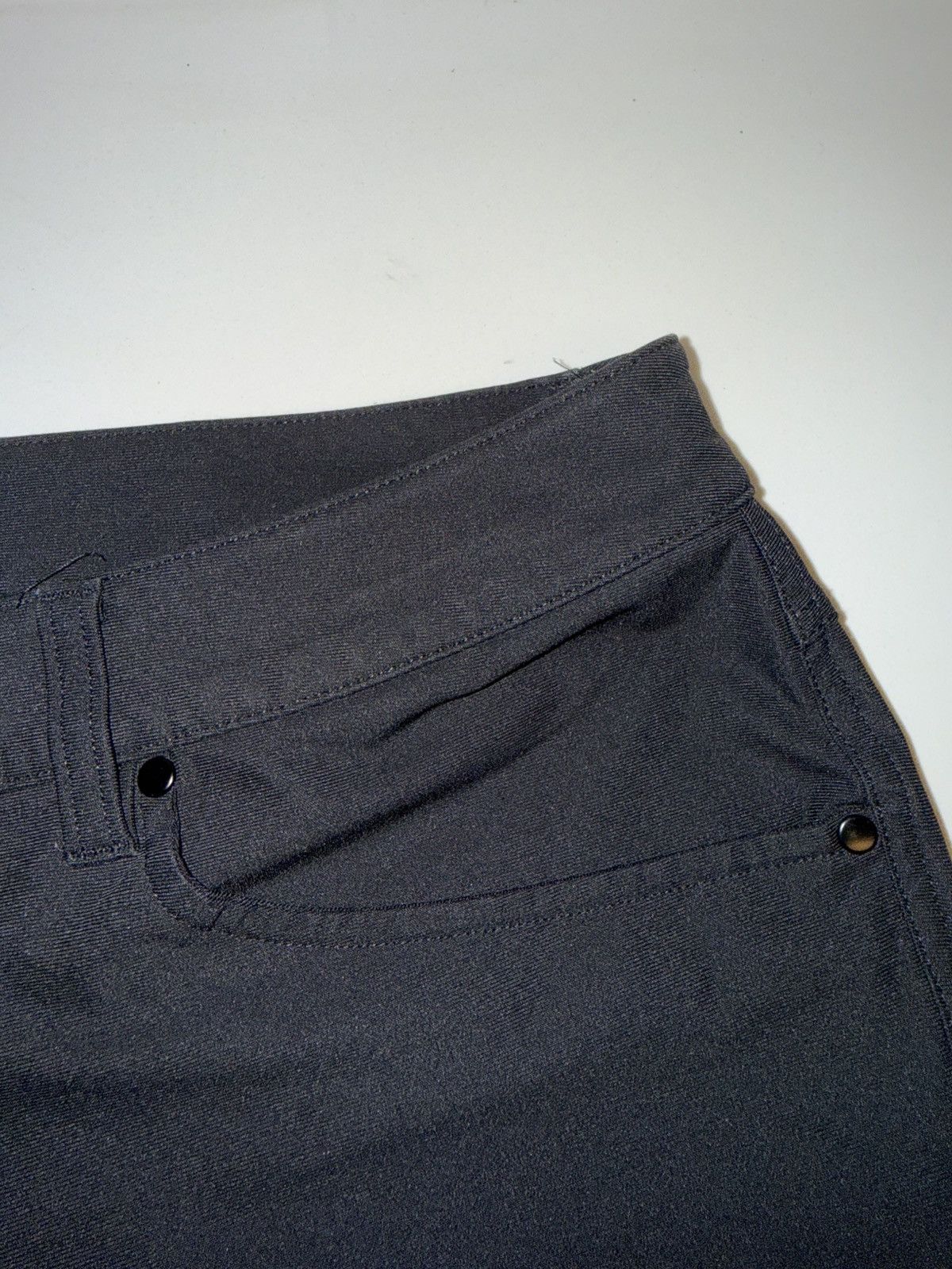 Lululemon Lululemon Black ABC Pants Size US 31 - 6 Thumbnail