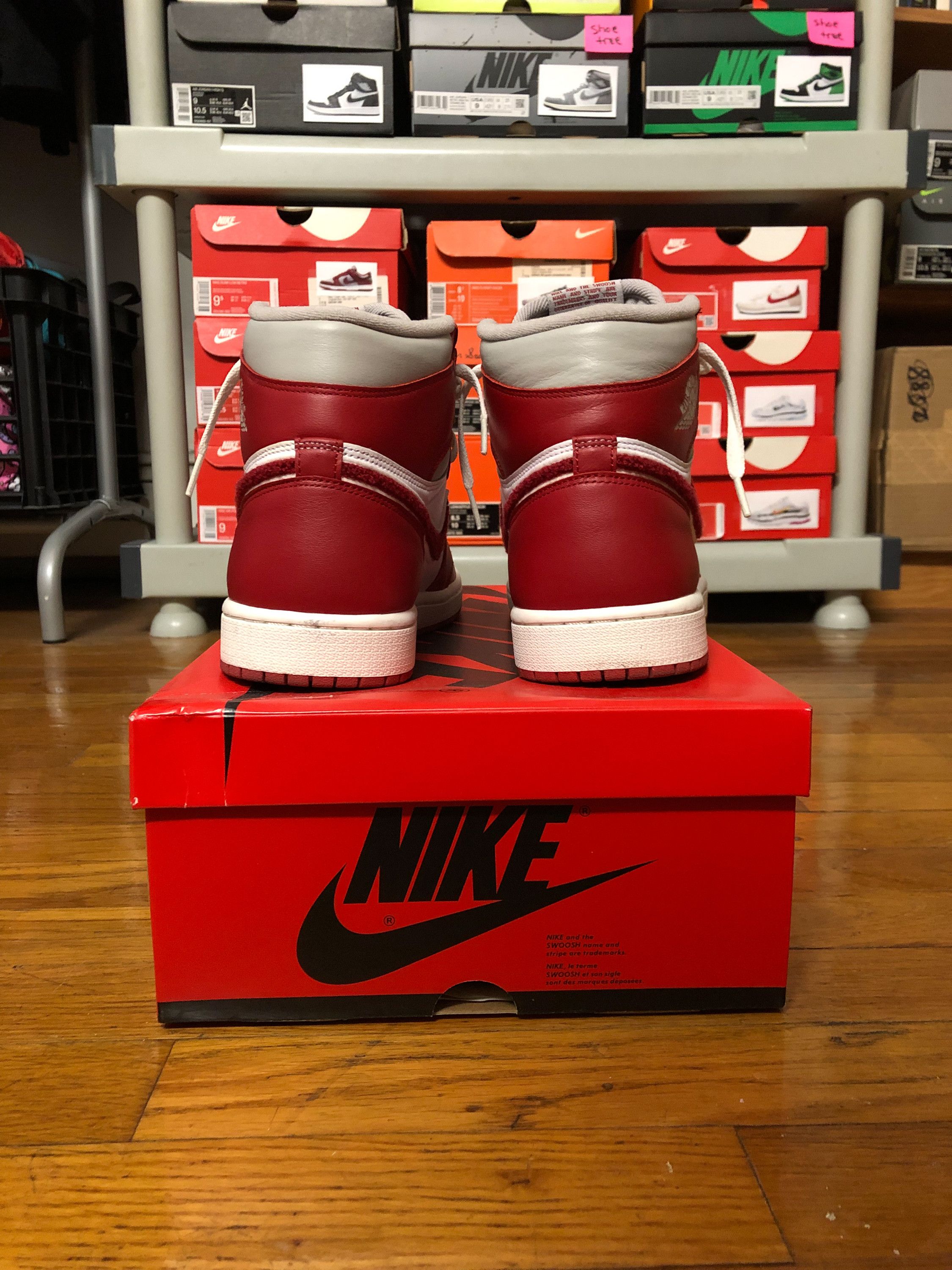 Nike *USED* WMNS Nike Air Jordan1 HighOG VarsityRed sz W10.5 / M9 Size US 9 / EU 42 - 3 Thumbnail