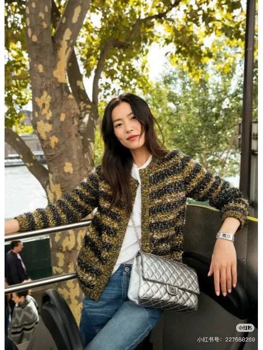 Chanel Chanel Yellow and black mixed-color striped ox horn buckle Size XS / US 0-2 / IT 36-38 - 9 Thumbnail