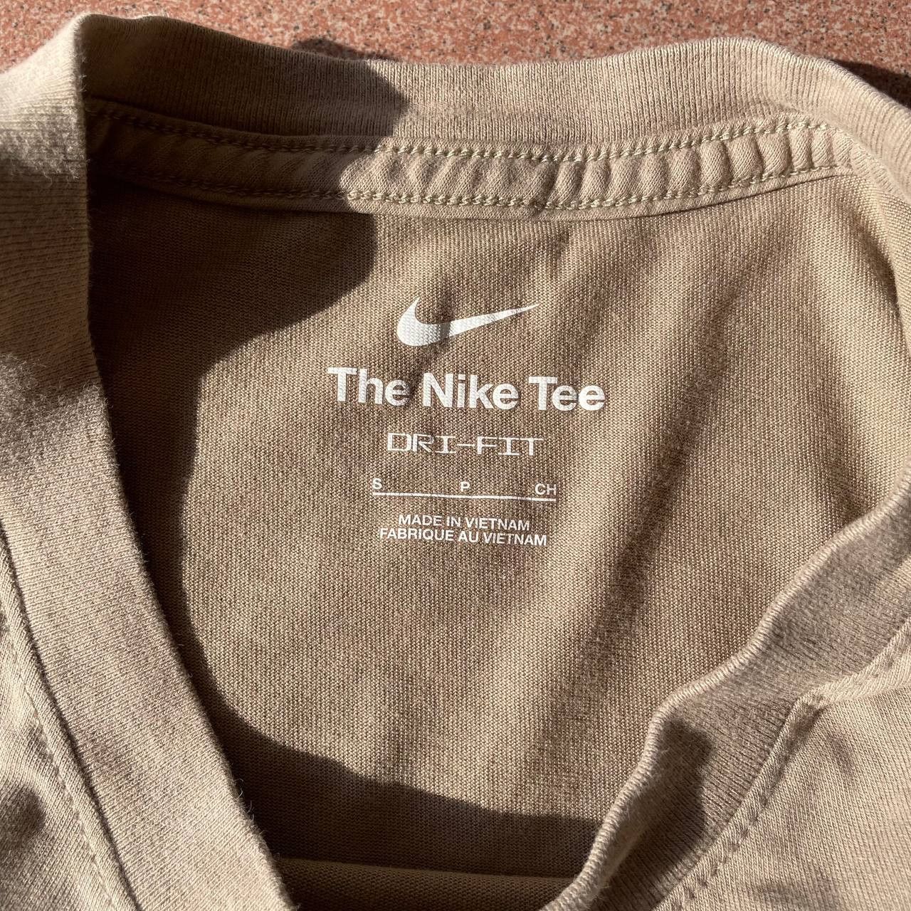Nike ⭐️SALE⭐️ [S] NIKE SPORTWEAR SWOOSH TSHIRT GRAPHIC Size US S / EU 44-46 / 1 - 3 Thumbnail