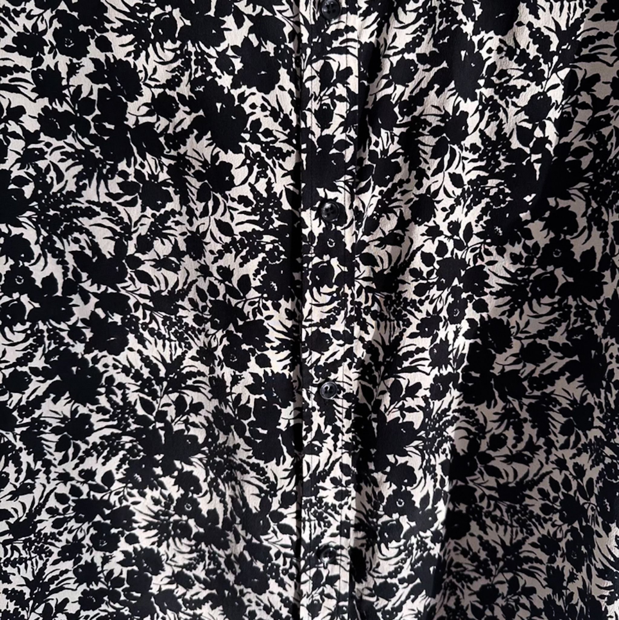 Saint Laurent Paris Saint Laurent Short Sleeve Silk Shirt Size US L / EU 52-54 / 3 - 5 Thumbnail