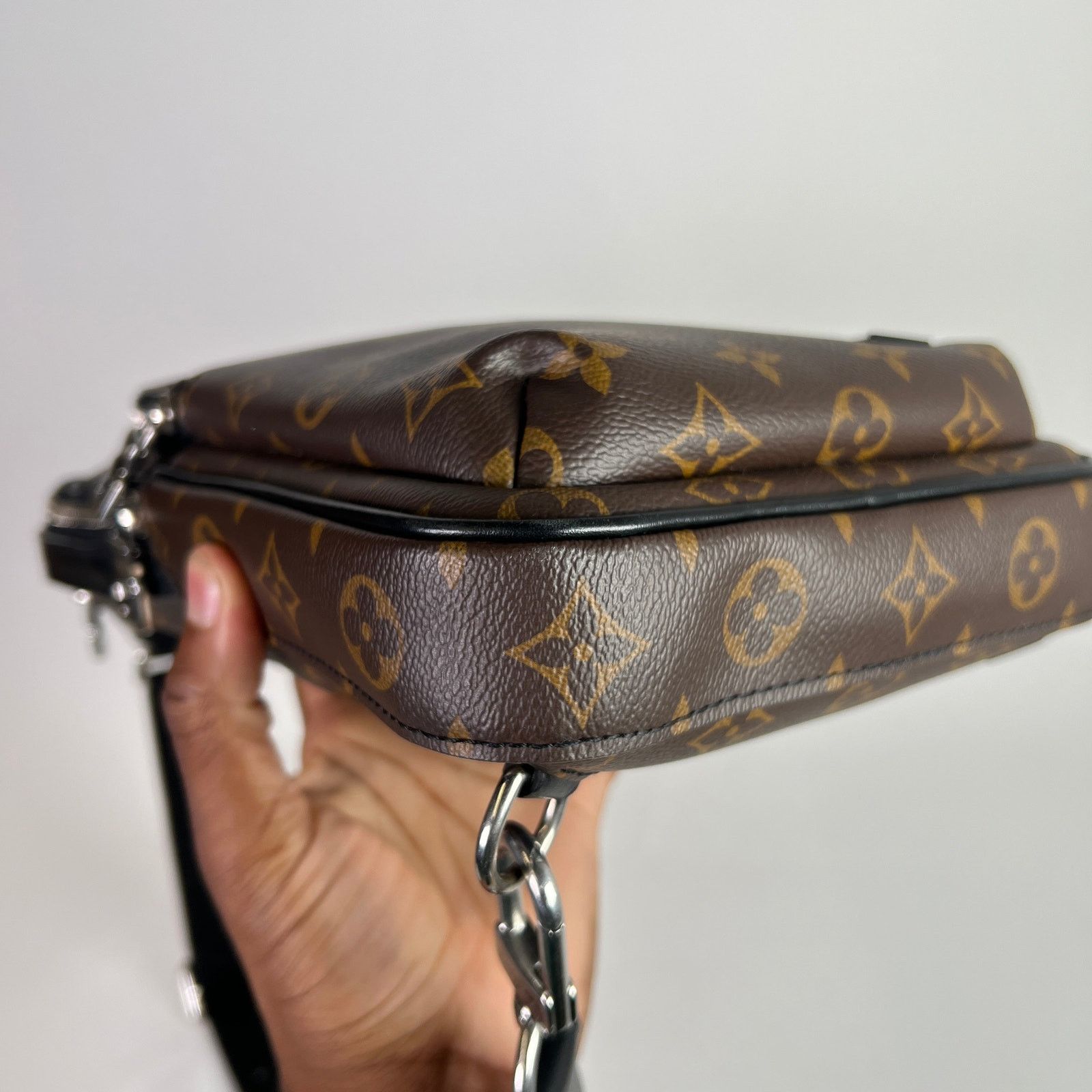 Louis Vuitton Louis Vuitton Monogram Avenue Sling Bag Size ONE SIZE - 7 Thumbnail
