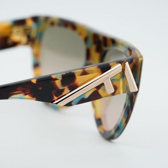 Fendi FE40150I 56P Sunglasses Shiny Havana Shield Frame  display picture 3