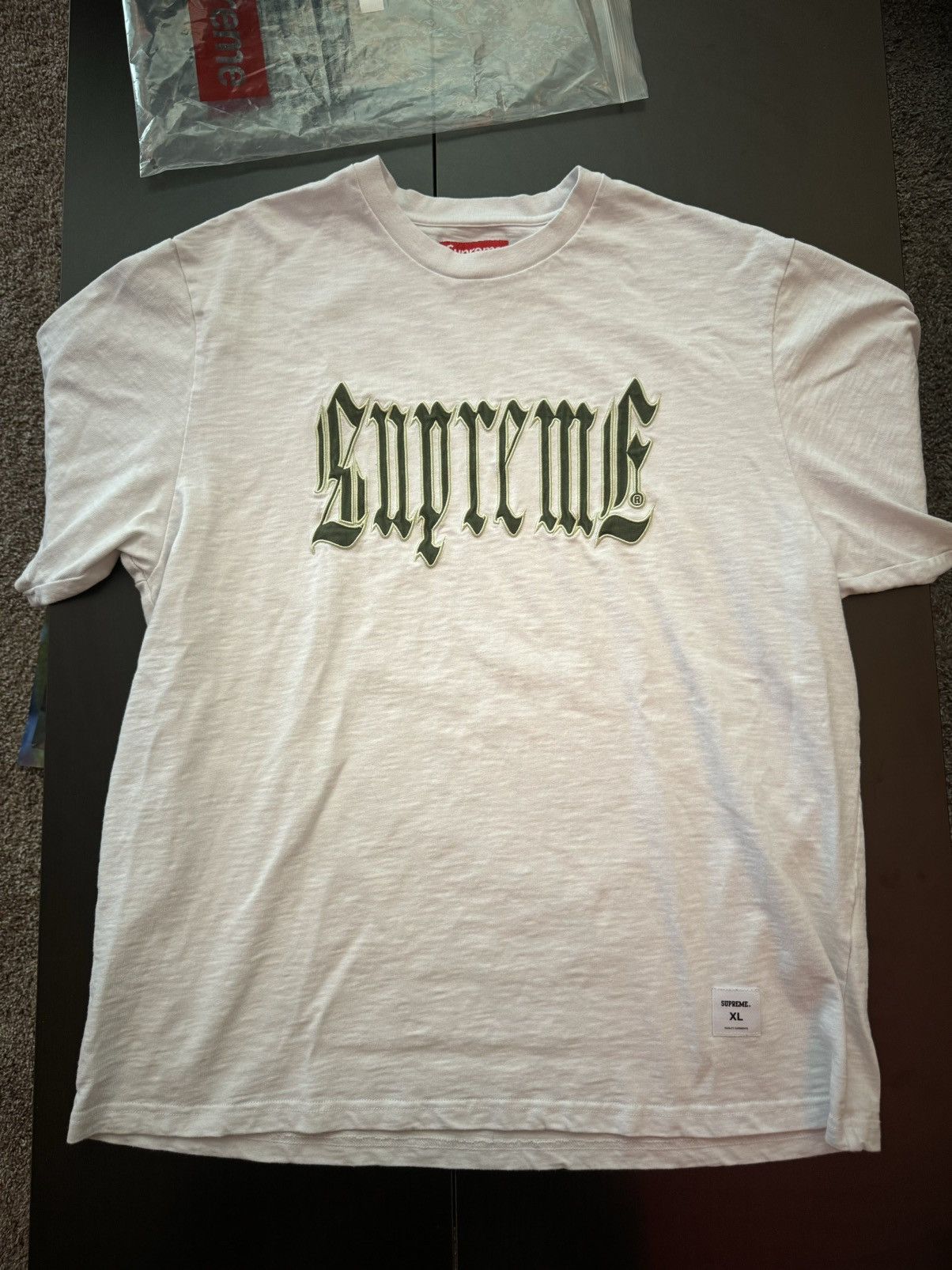Supreme Supreme Old English Short Sleeve Top ‘White’ Size US XL / EU 56 / 4 - 1 Thumbnail
