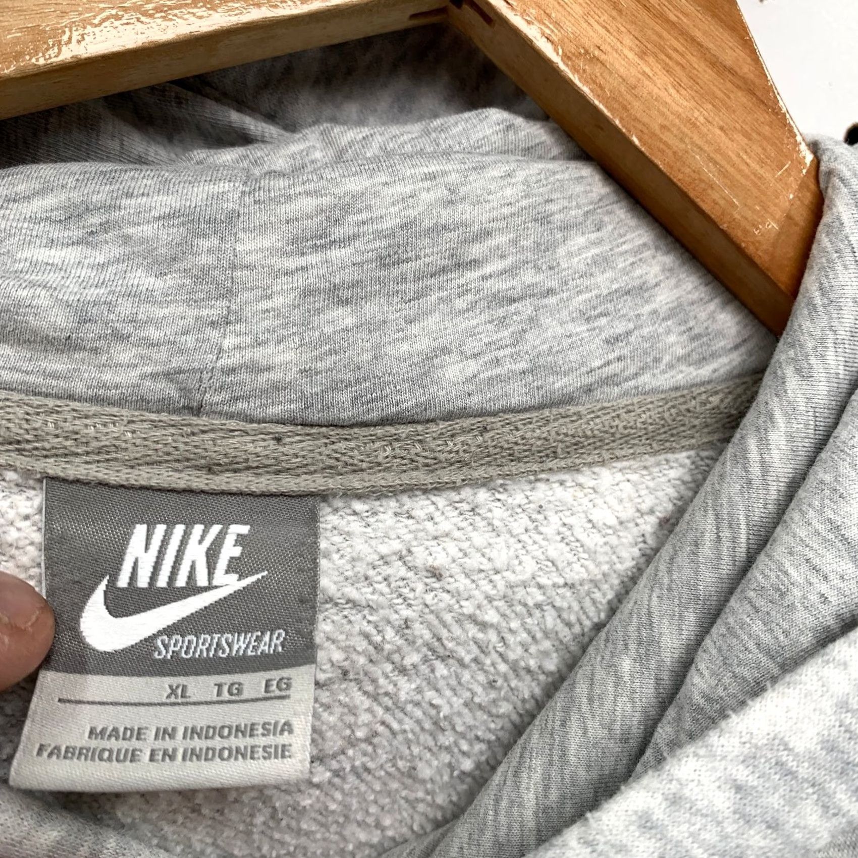 Nike Nike Hoodie Mens XL Gray Center Swoosh Embroidered Spellout Vintage Size US XL / EU 56 / 4 - 3 Thumbnail