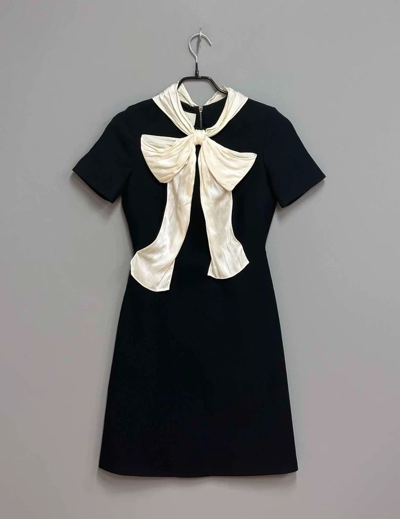 Gucci Silk Bow Tie Dress by Gucci- DMC Size US 38 / EU 54 - 1 Thumbnail