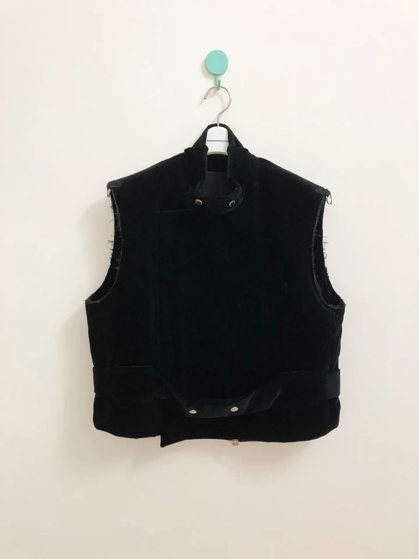 Takahiromiyashita The Soloist. TAKAHIROMIYASHITA Suede Waistcoat Size 46 Size US S / EU 44-46 / 1 - 1 Thumbnail
