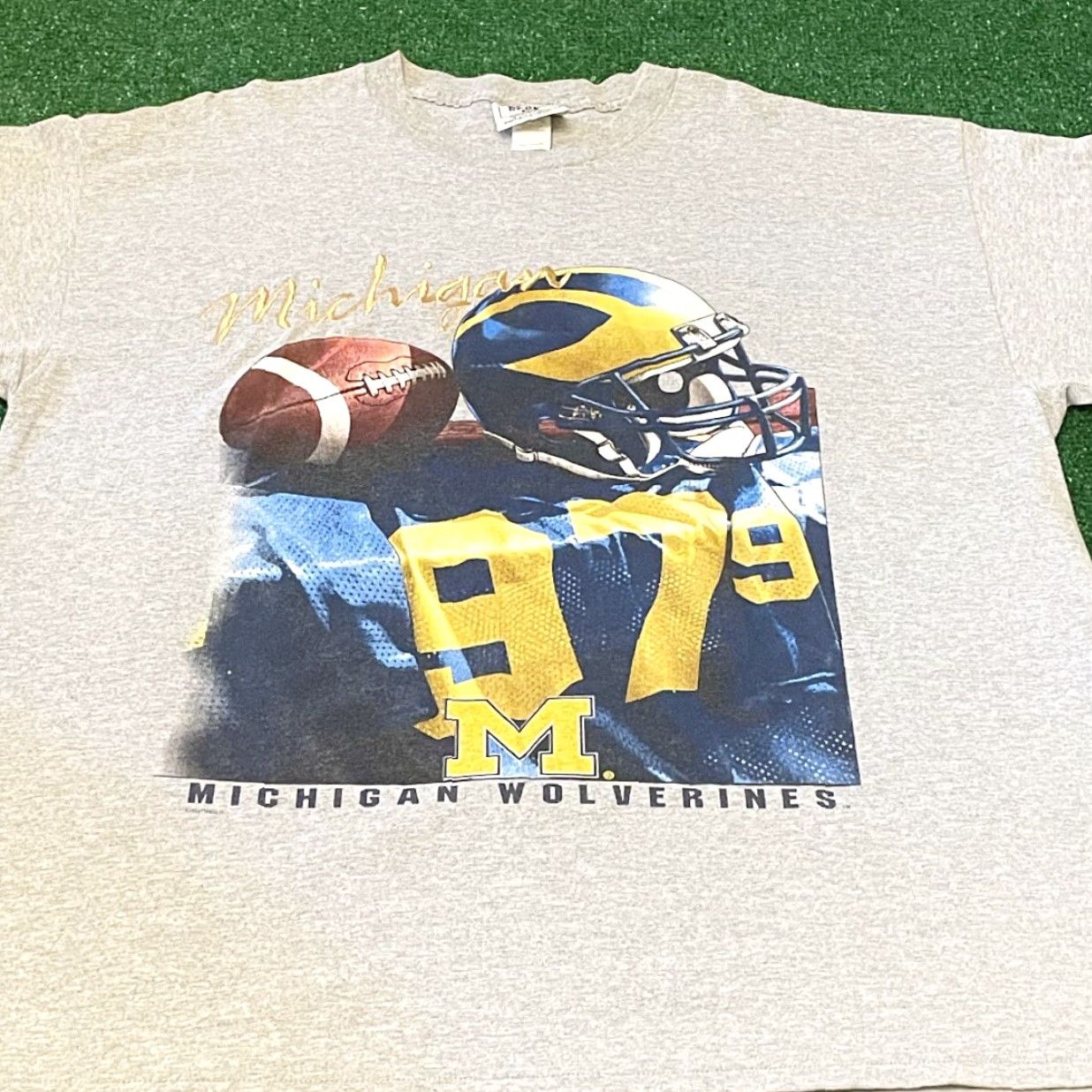 Vintage VINTAGE VTG 90s Michigan Wolverines Football Big Graphic Shirt Mens XXL Gray T-Shirt Size 2XL Mens 90s Football Graphic Size US XXL / EU 58 / 5 - 3 Thumbnail