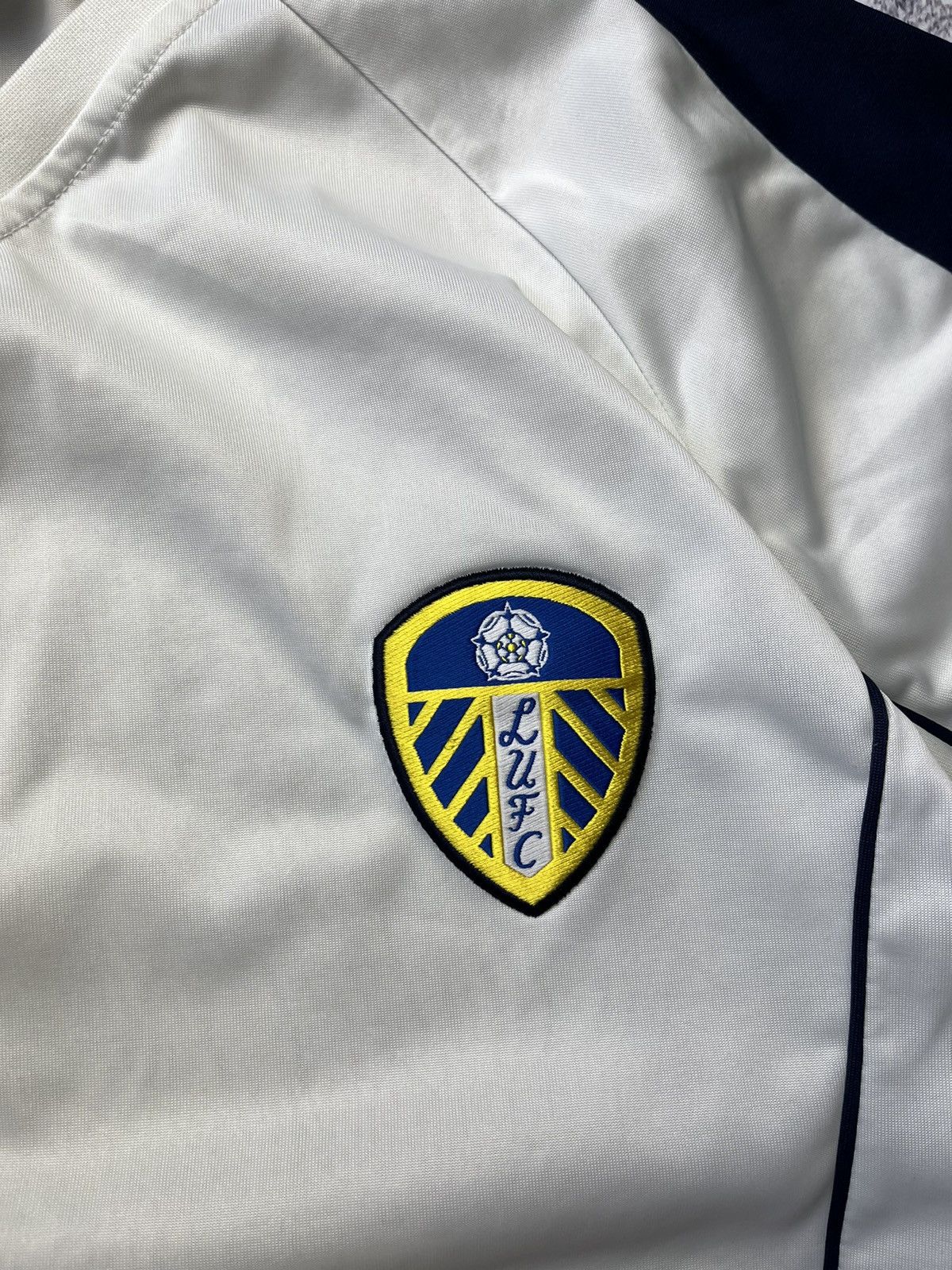 Vintage Mans Vintage LEEDS UNITED Soccer Jersey Y2K Size US S / EU 44-46 / 1 - 16 Thumbnail