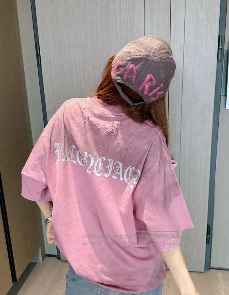 Balenciaga Balenciaga Pink T-shirt Size M New. Size US M / EU 48-50 / 2 - 1 Thumbnail