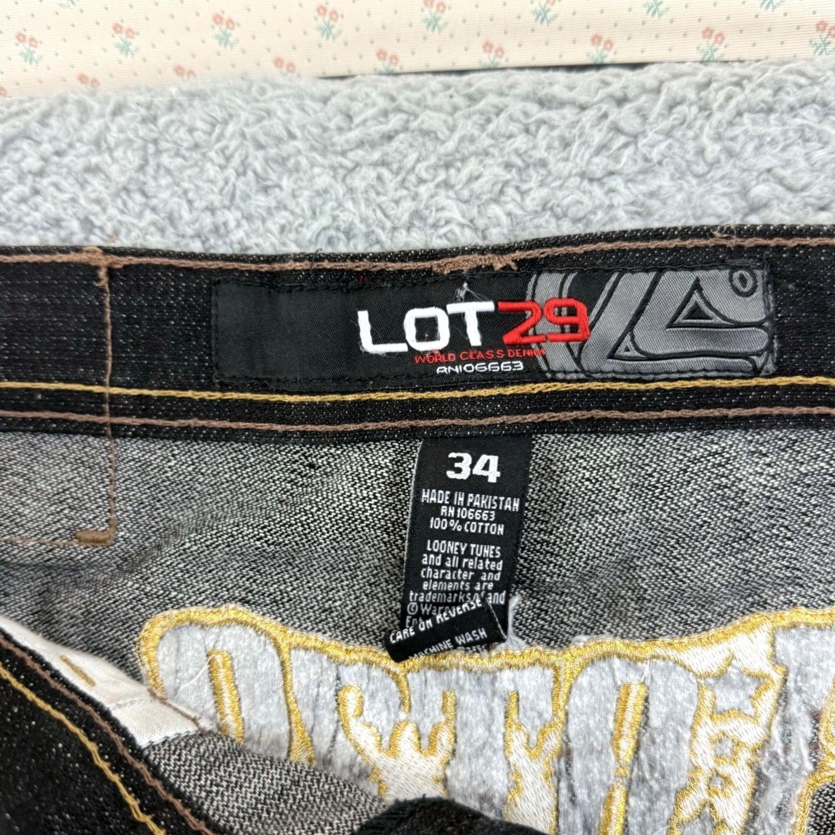 Denime VINTAGE Lot 29 Jeans Men’s 34x34 Black Wide Leg Looney Tunes Baggy Denim Skate Jeans Mens 34x34 Black Lot 29 Cartoon Theme Regular Fit Size US 34 / EU 50 - 6 Thumbnail