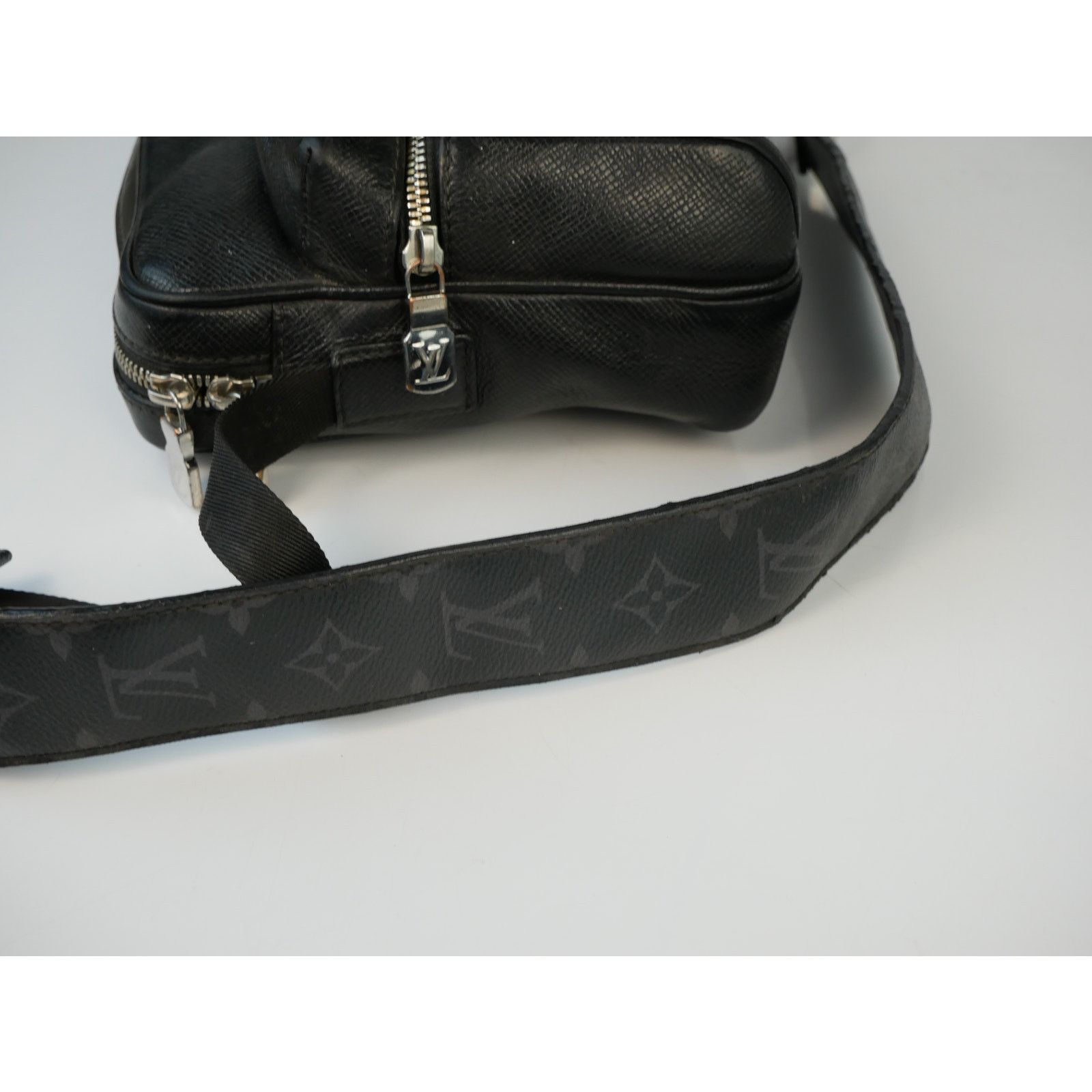 Louis Vuitton Outdoor Monogram Eclipse Messenger Bag Size ONE SIZE - 13 Thumbnail