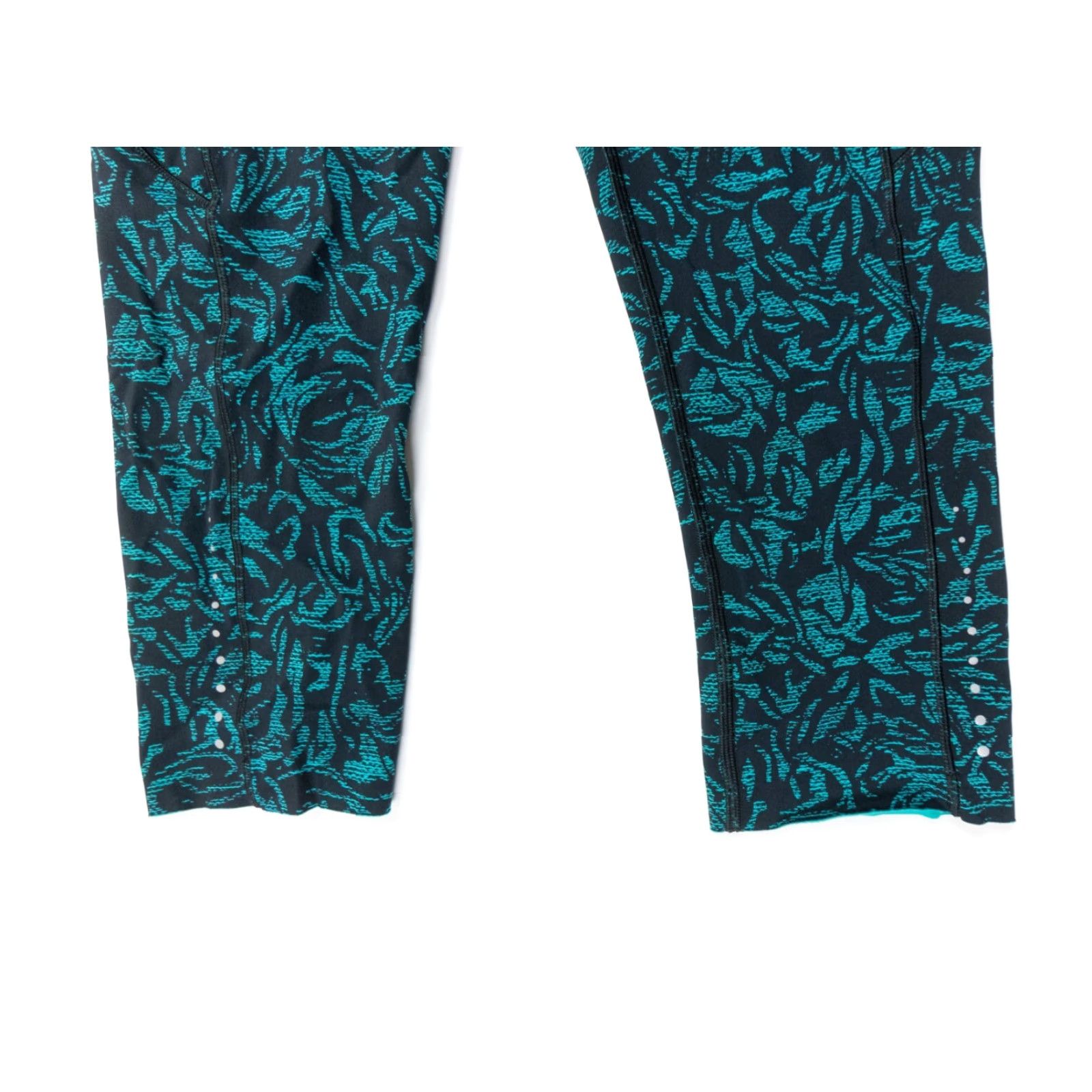 Lululemon Lululemon Leggings Women Size 6 Blue Cropped Stretch Activewear Yoga Gym Pants Ladies/ Women's Cropped Leggings Size 6 Blue Stretch Activewear Yoga Size 28" / US 6 / IT 42 - 3 Thumbnail