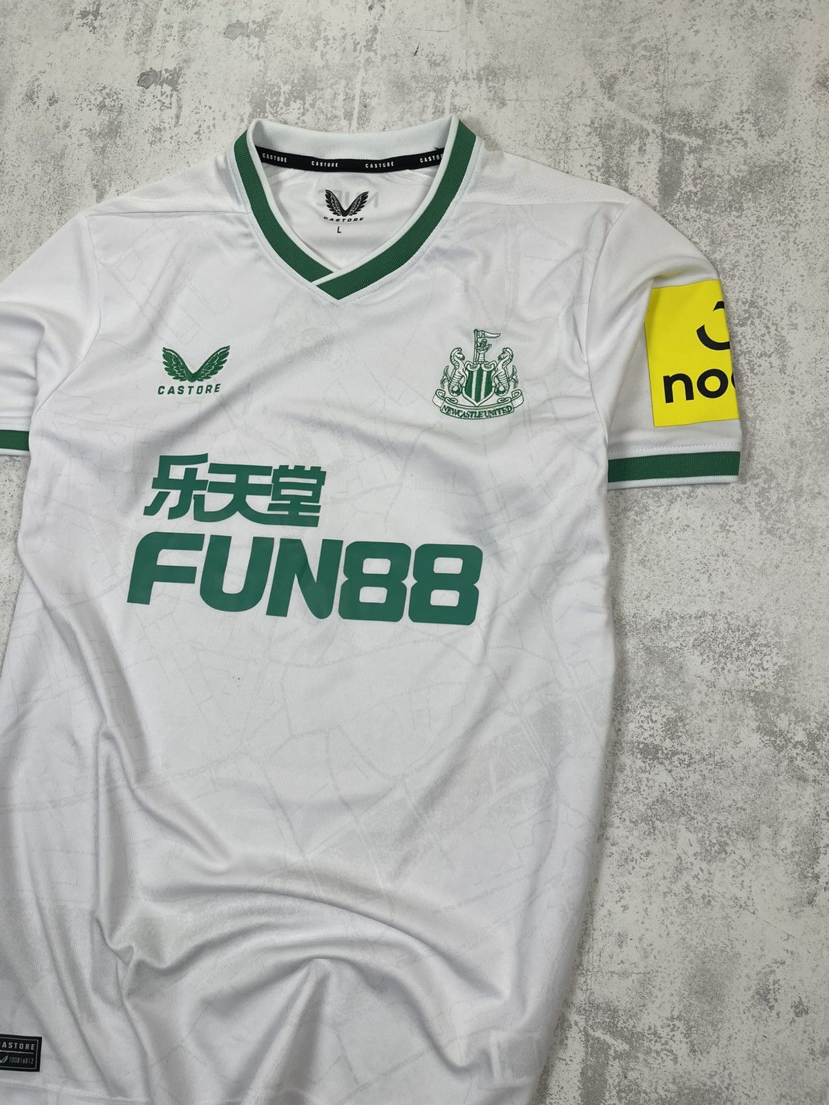 Castore 2022/23 Newcastle Utd Third Kit - White/Green "Saudi" Size US L / EU 52-54 / 3 - 7 Thumbnail