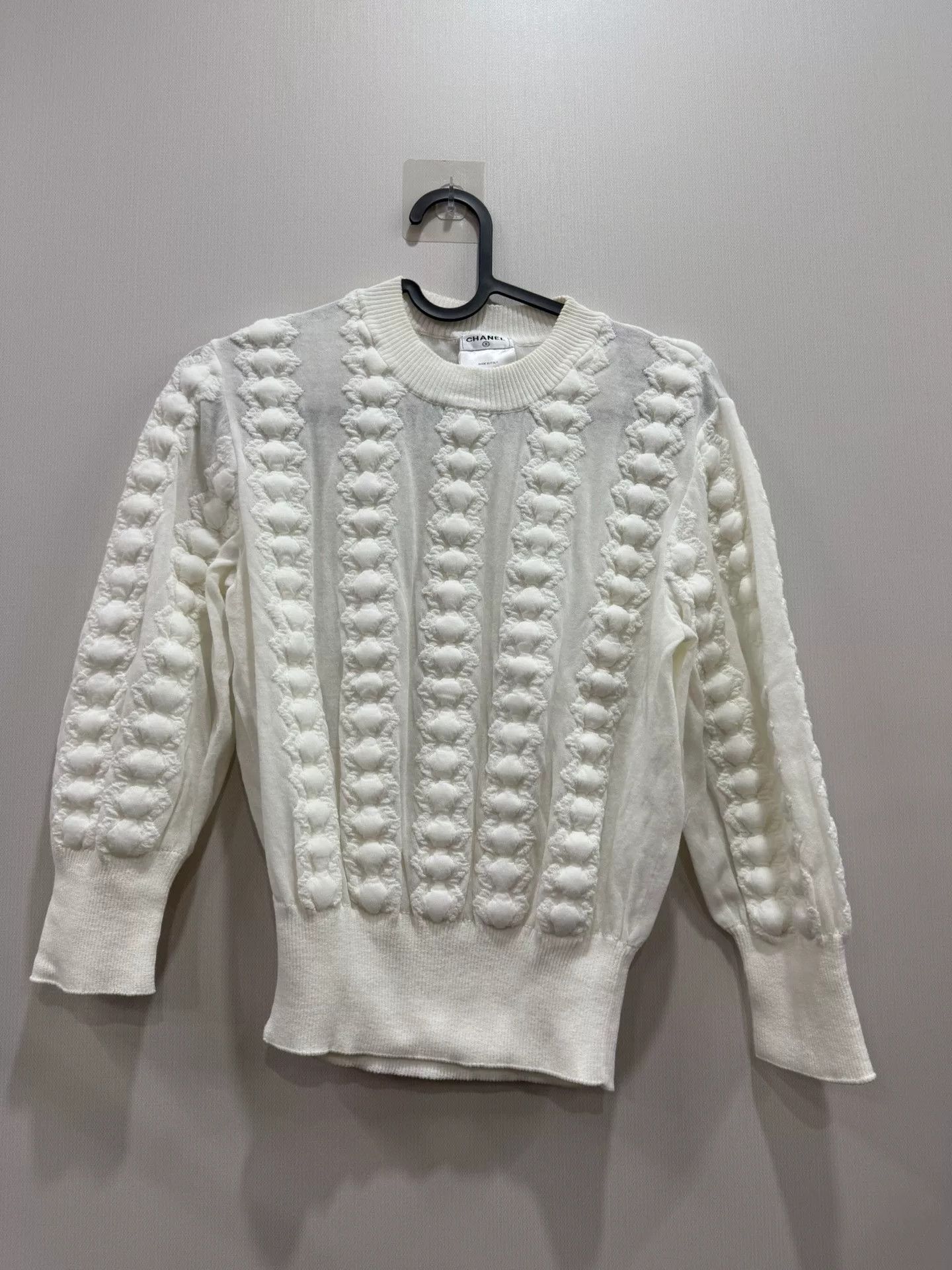 Chanel Chanel White Embossed Knit Top Size XXS / US 00 / IT 34 - 1 Thumbnail