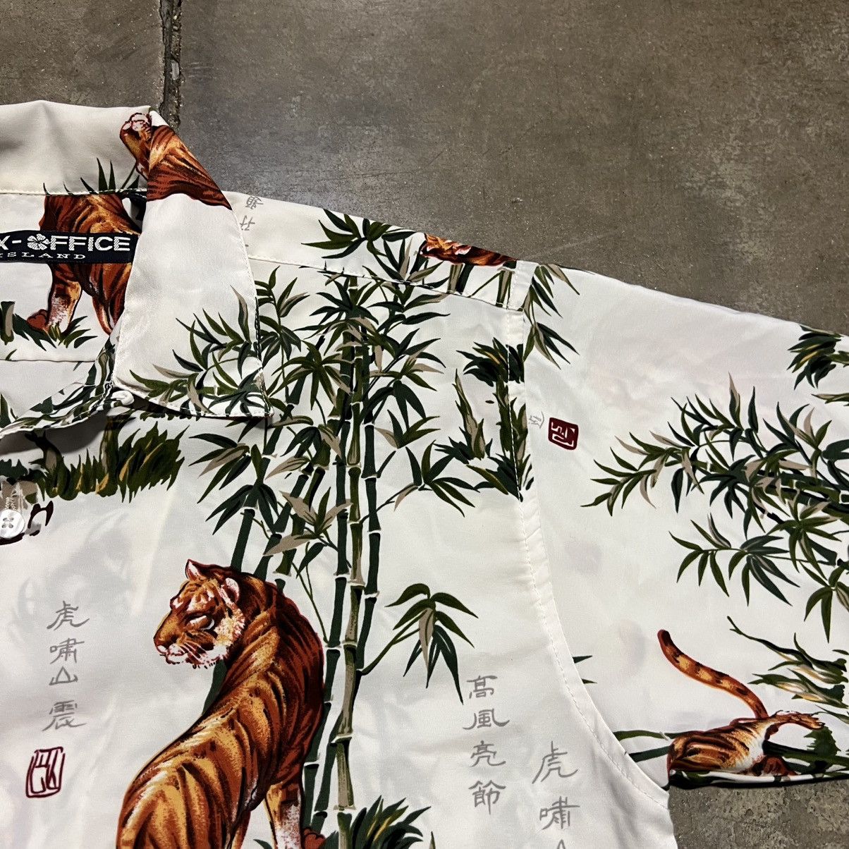 JNCO Vintage Box Office Island Tiger Button Up Shirt Japanese Y2K Size US S / EU 44-46 / 1 - 6 Thumbnail