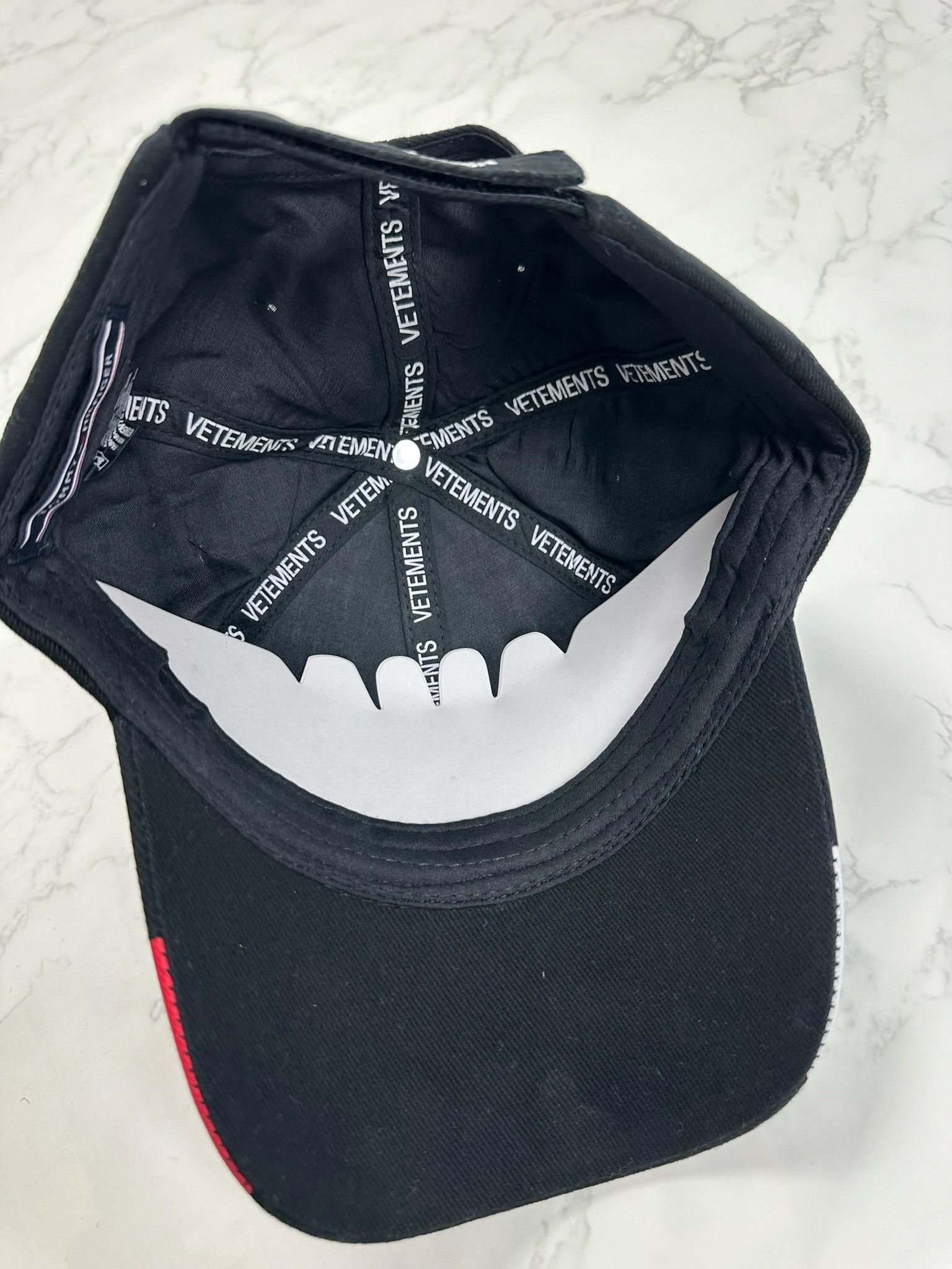 Tommy Hilfiger × Vetements 🔥60% OFF🔥 [SALE] Vetements x Tommy Hilfiger Logo Black Cap Size ONE SIZE - 6 Thumbnail