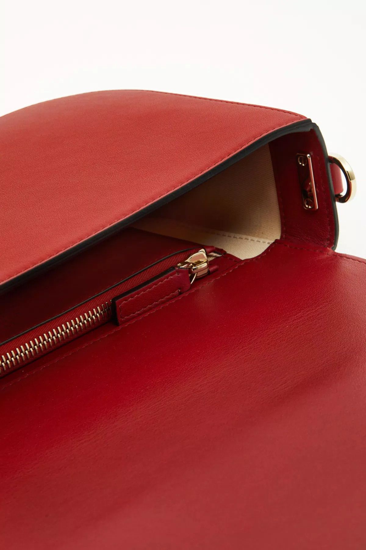 Valentino o1s1wg110426 Size: OS / Vlogo Walk Calfskin Shoulder Bag Red Size ONE SIZE - 4 Thumbnail