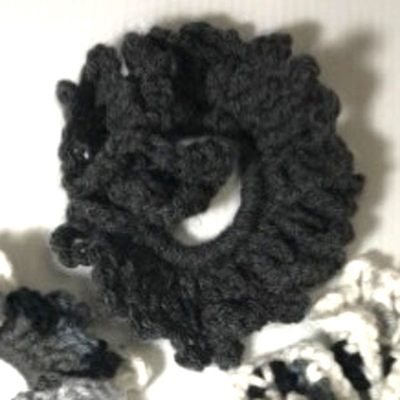 Handmade NWT Handmade Crocheted Scrunchie by Dawny Set of 3 Size ONE SIZE - 3 Thumbnail