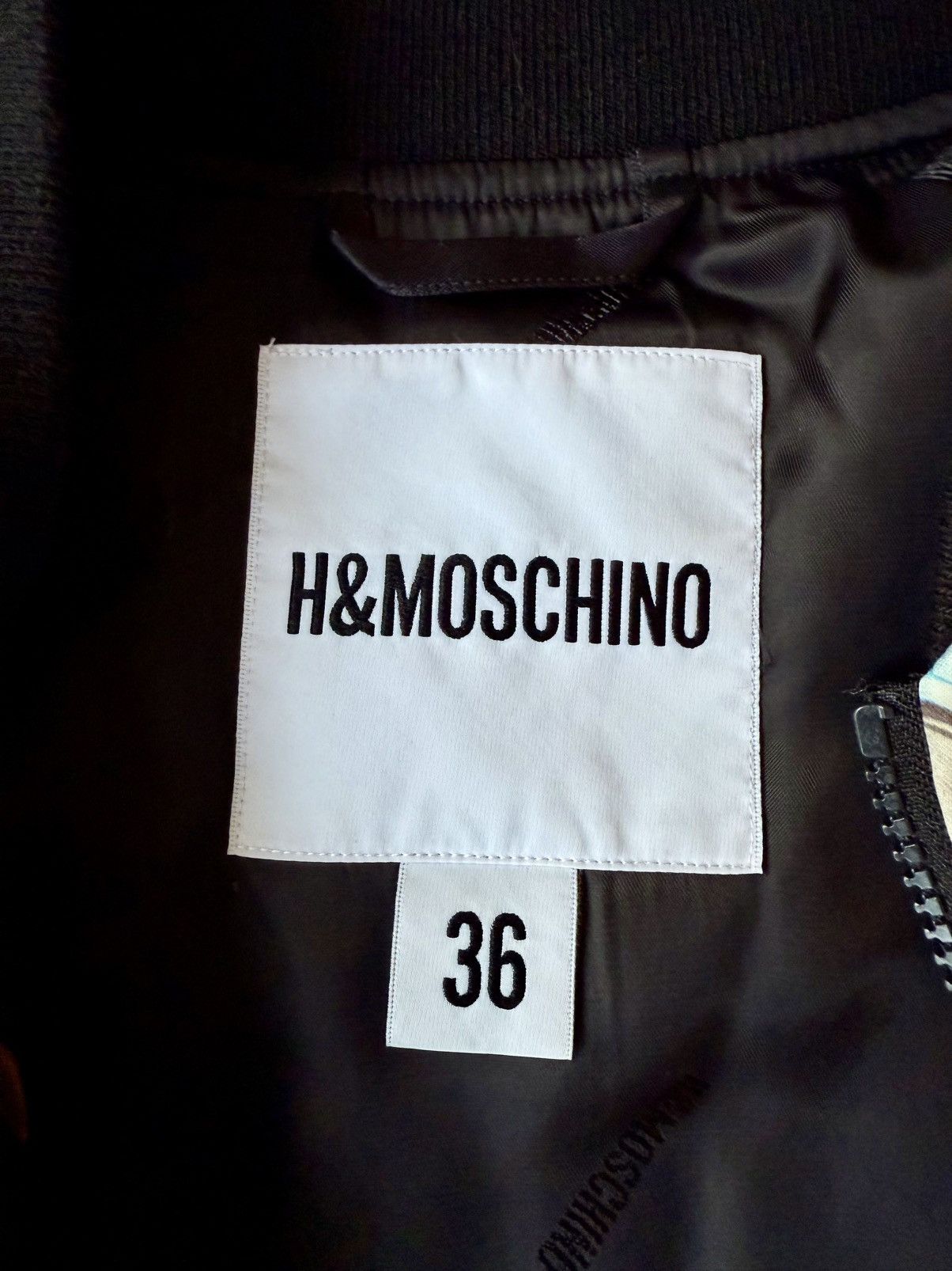 H&M × Moschino Moschino x H&M CD Bomber Jacket 2018 Size XS / US 0-2 / IT 36-38 - 4 Thumbnail