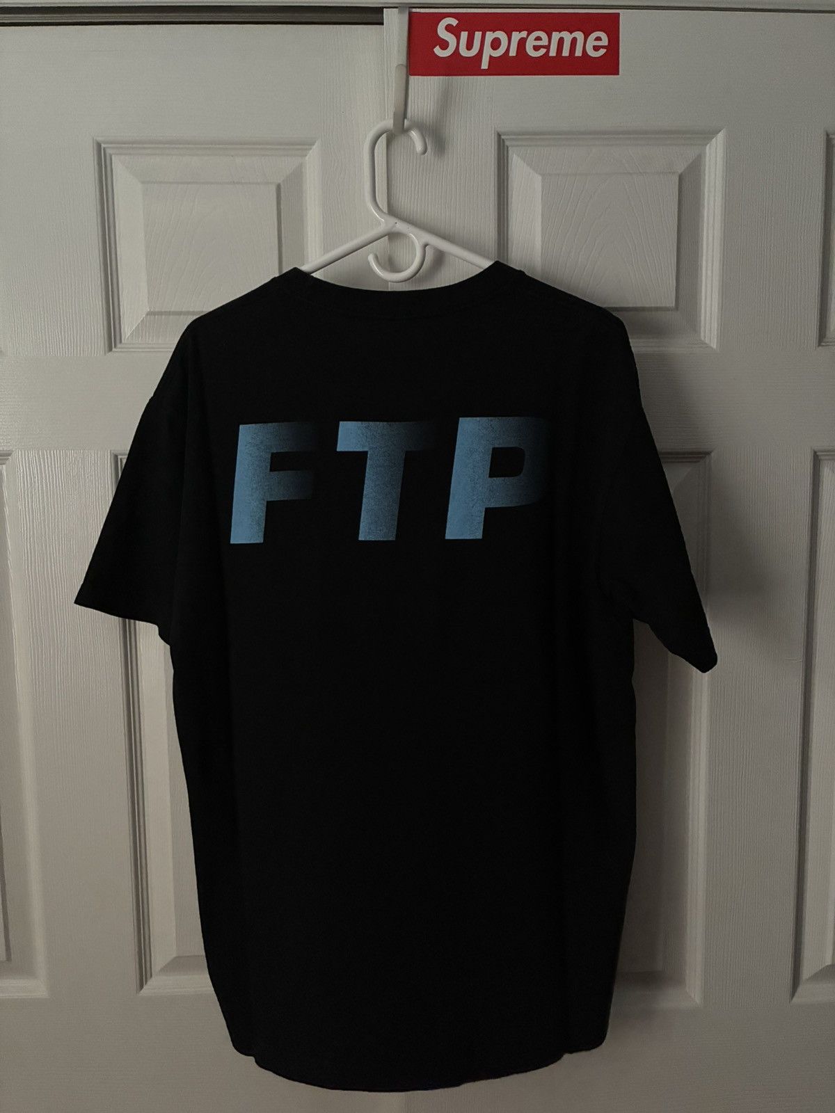 Fuck The Population FTP GRADIENT LOGO SIZE L Size US L / EU 52-54 / 3 - 2 Thumbnail