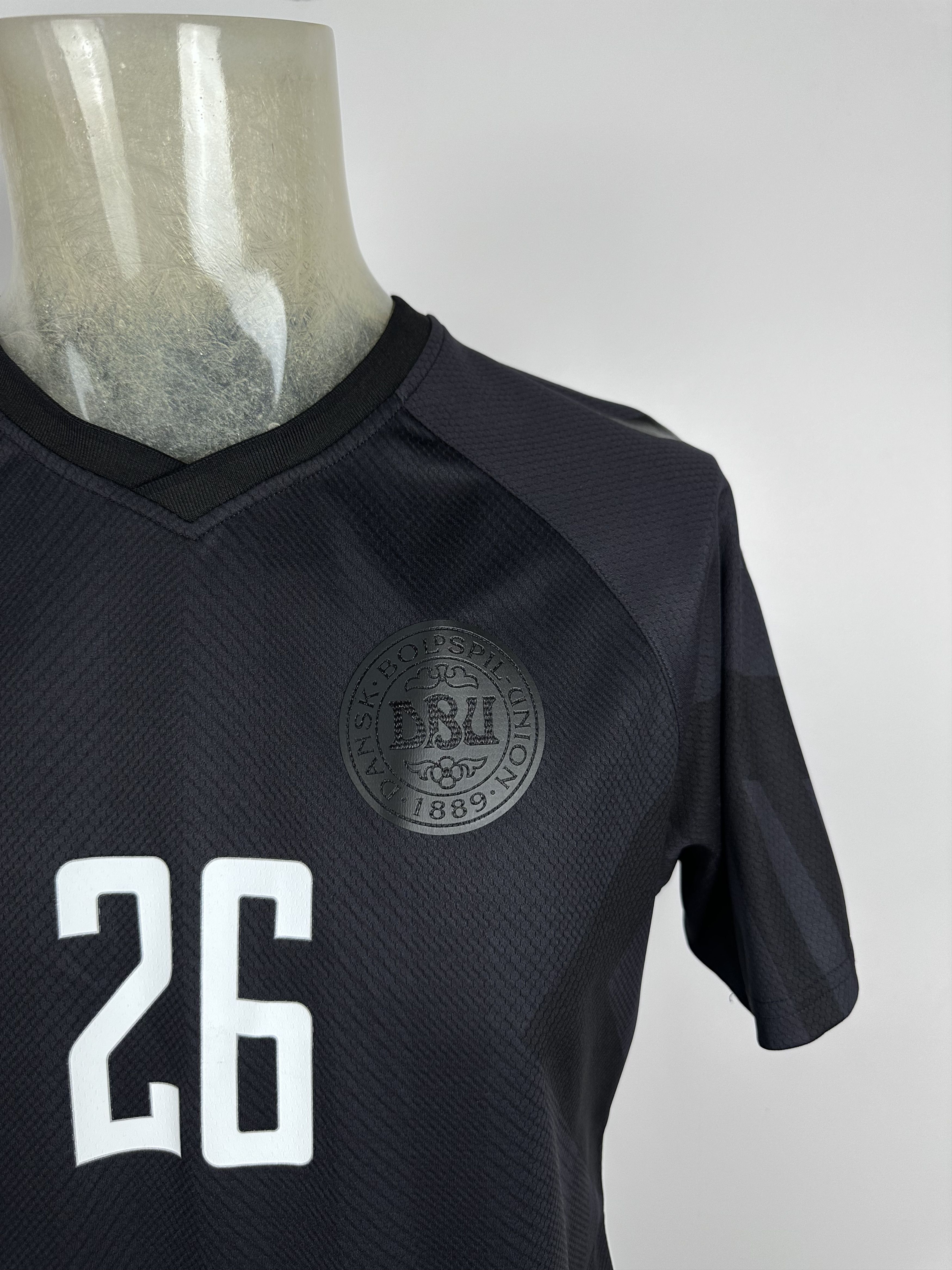Hummel DENMARK 2022 23 THIRD FOOTBALL SHIRT SOCCER JERSEY #26 KJAER Size US M / EU 48-50 / 2 - 5 Thumbnail