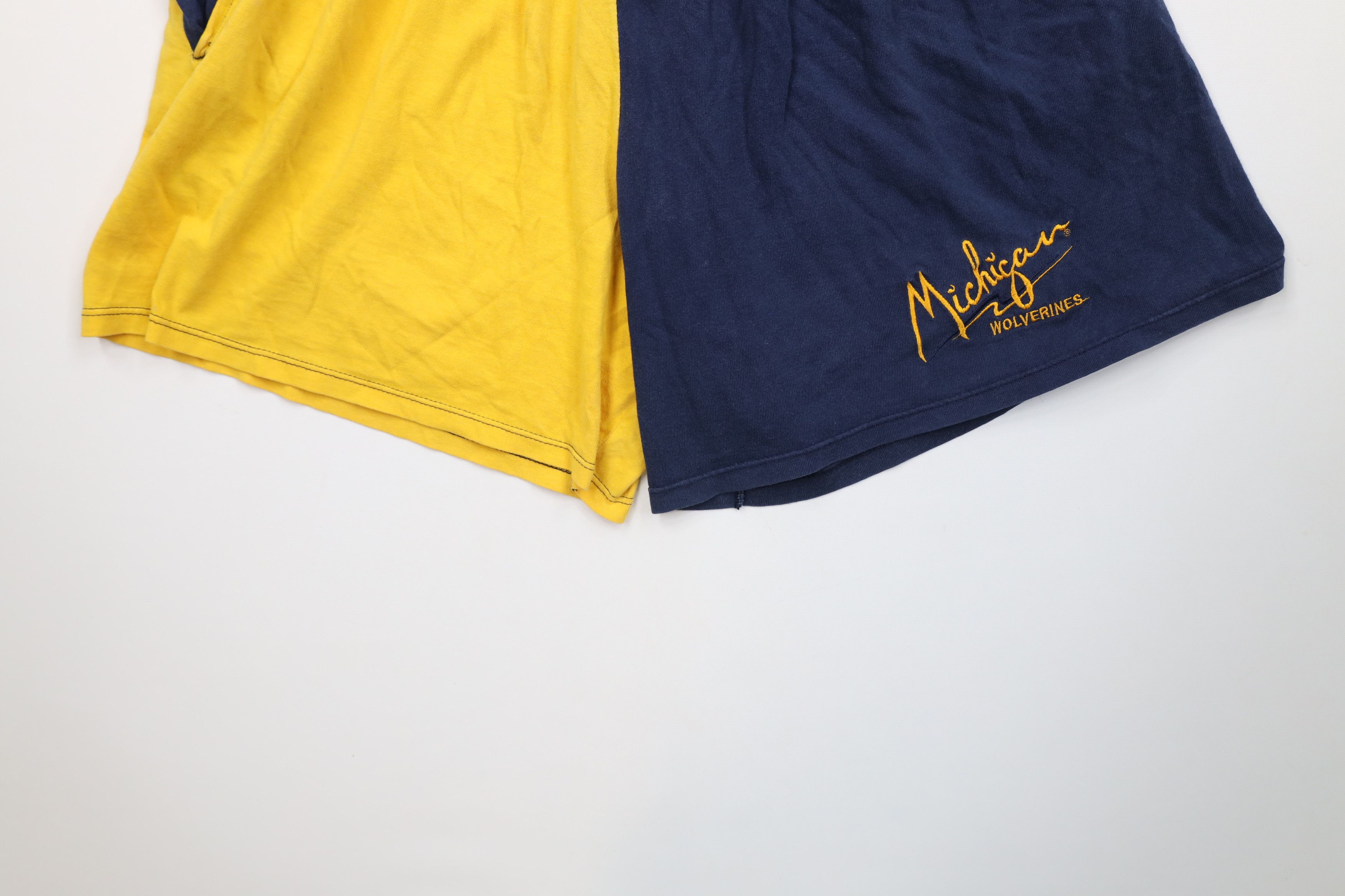 Vintage Vintage 90s University of Michigan Above Knee Shorts USA Size US 34 / EU 50 - 4 Thumbnail