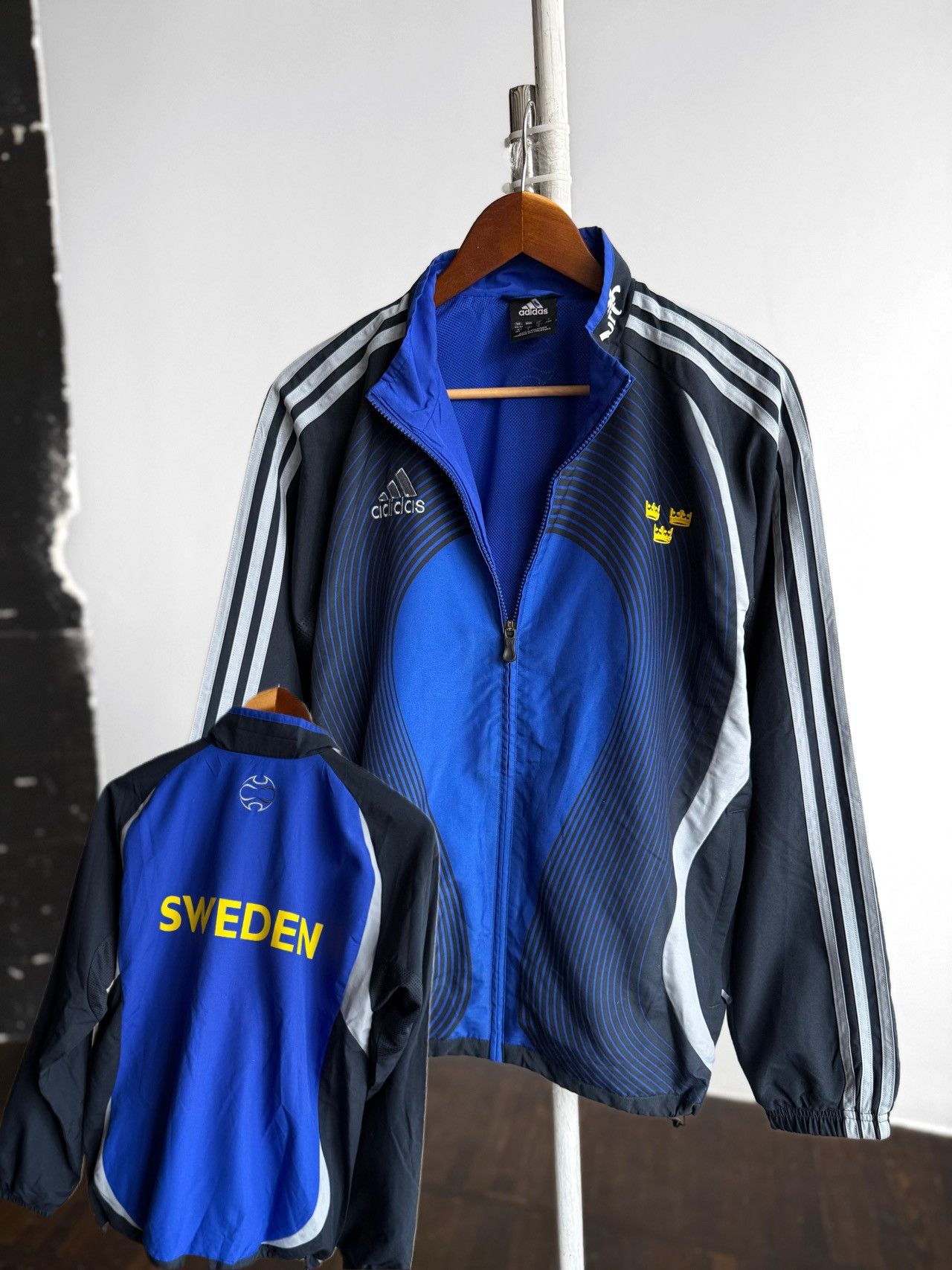 Adidas Adidas Mens Vintage Sweden Football Presentation Jacket Size US XS / EU 42 / 0 - 1 Thumbnail