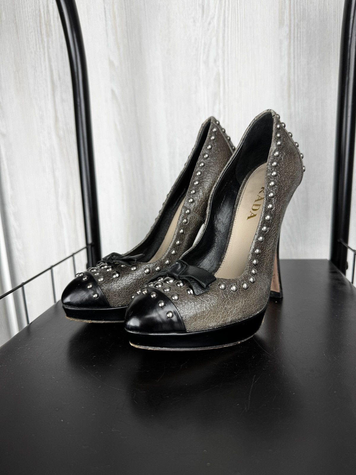 Prada Prada Grey/Black Studded Textured Leather Bow Pumps Sz 34.5 Size US 4.5 / IT 34.5 - 4 Thumbnail