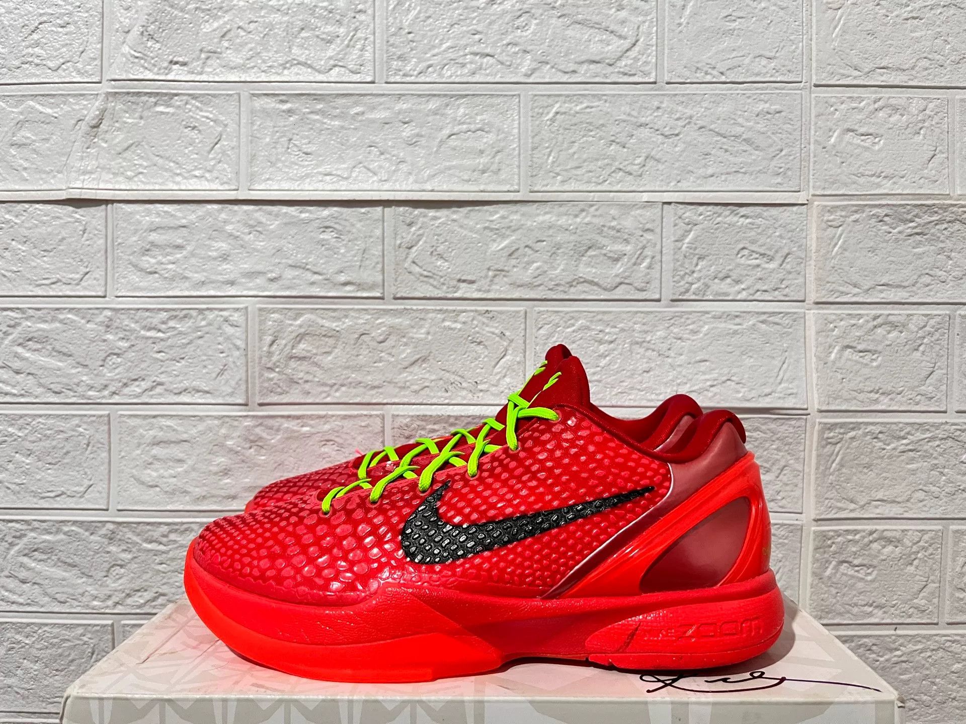 Nike Nike Red Lowtop Sneakers 10 Men Size US 10 / EU 43 - 1 Thumbnail