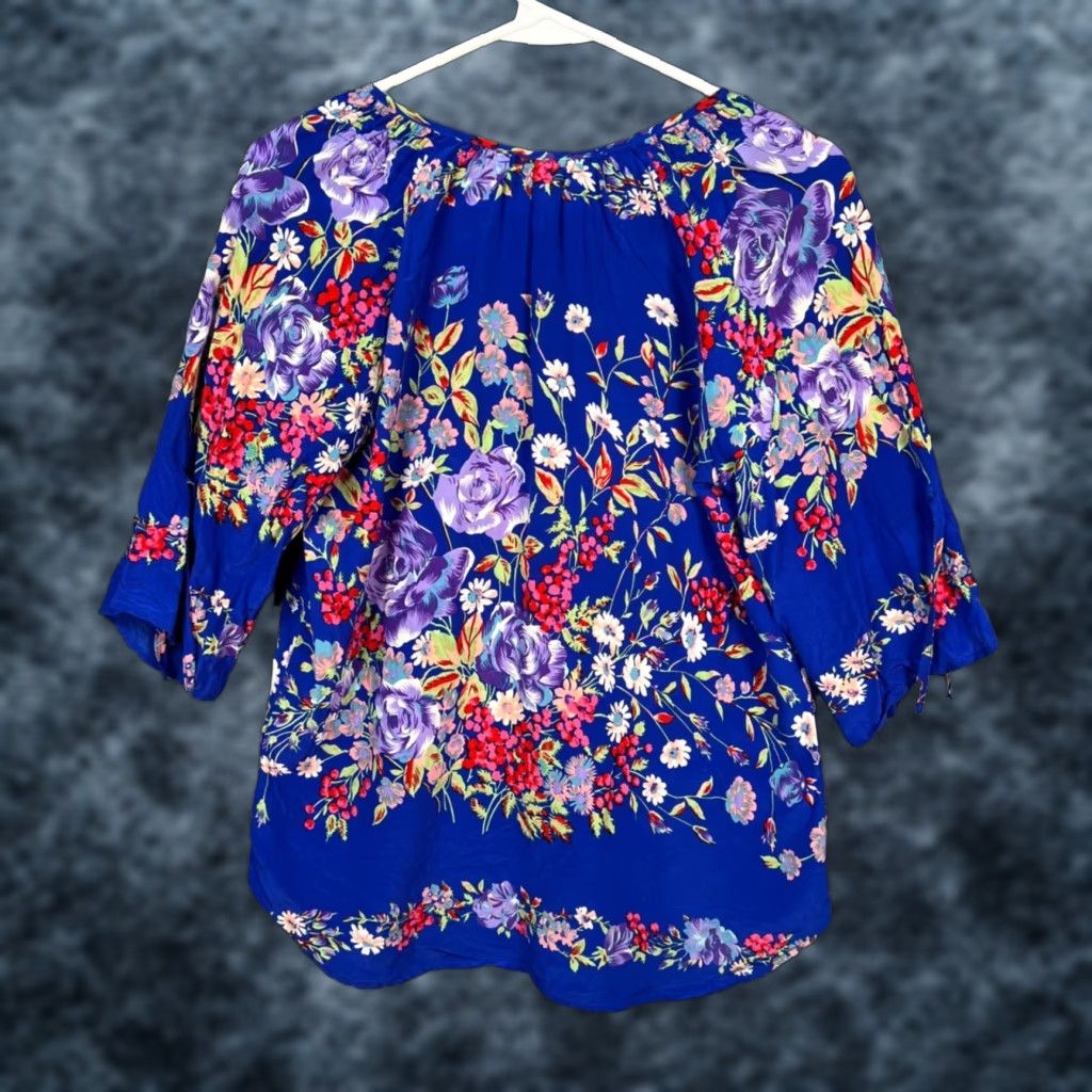 Vintage Yumi Kim Blouse Silk Blue Floral 3/4 Sleeve Keyhole XS Adult Womens Size XS / US 0-2 / IT 36-38 - 1 Thumbnail