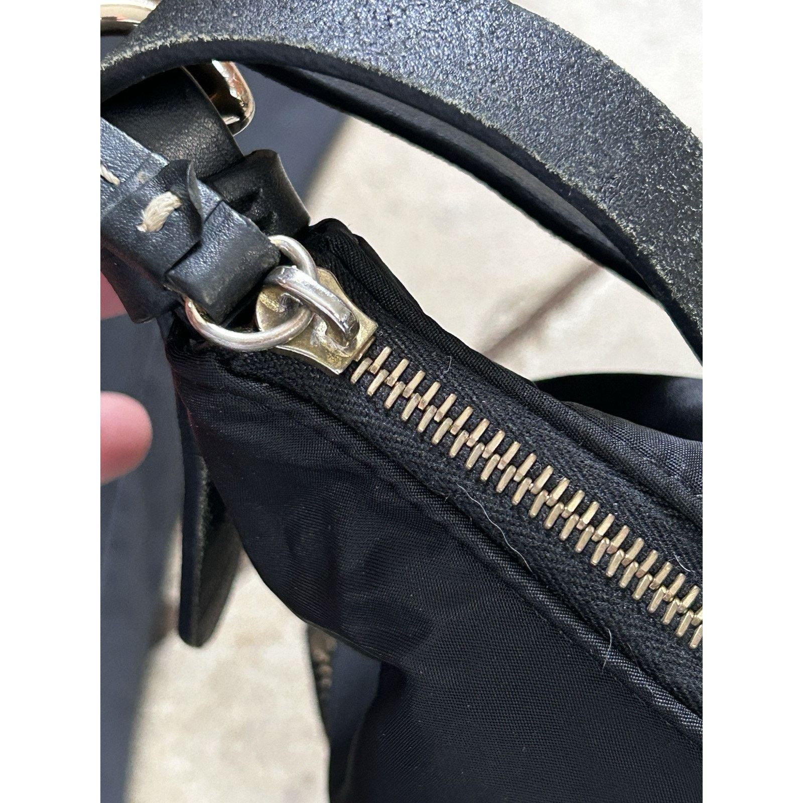 Dooney & Bourke Vntg DOONEY & BOURKE Blk Shoulder Bag Pink Lining Y2K Purse Size ONE SIZE - 15 Thumbnail