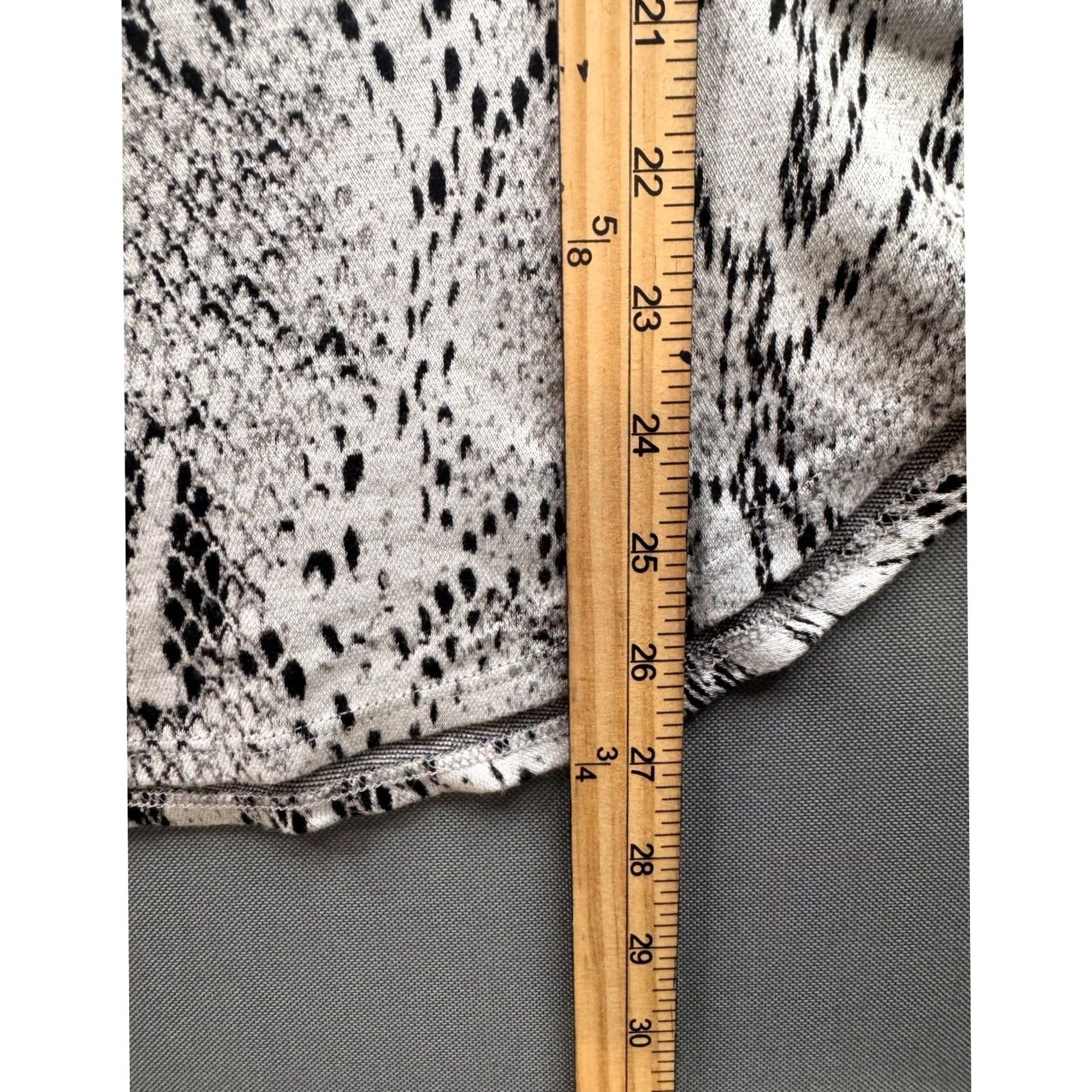 Vintage Karen Kane Womens Grey Black Snakeskin Print Long Sleeve Scoop Neck Top Large Size L / US 10 / IT 46 - 4 Thumbnail