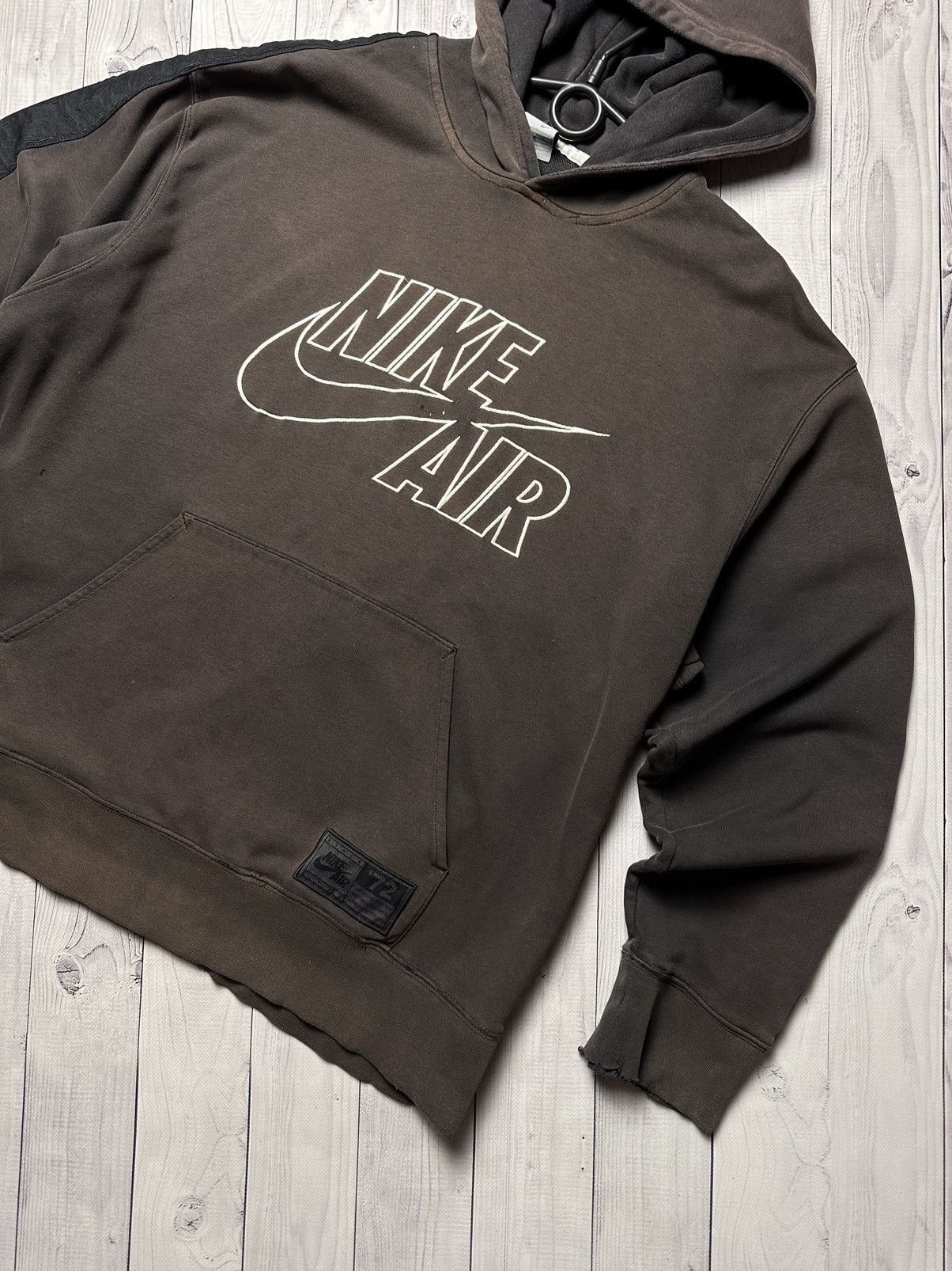 Nike × Vintage Vintage Nike air hoodie brown big logo distressed size XL Size US XL / EU 56 / 4 - 3 Thumbnail