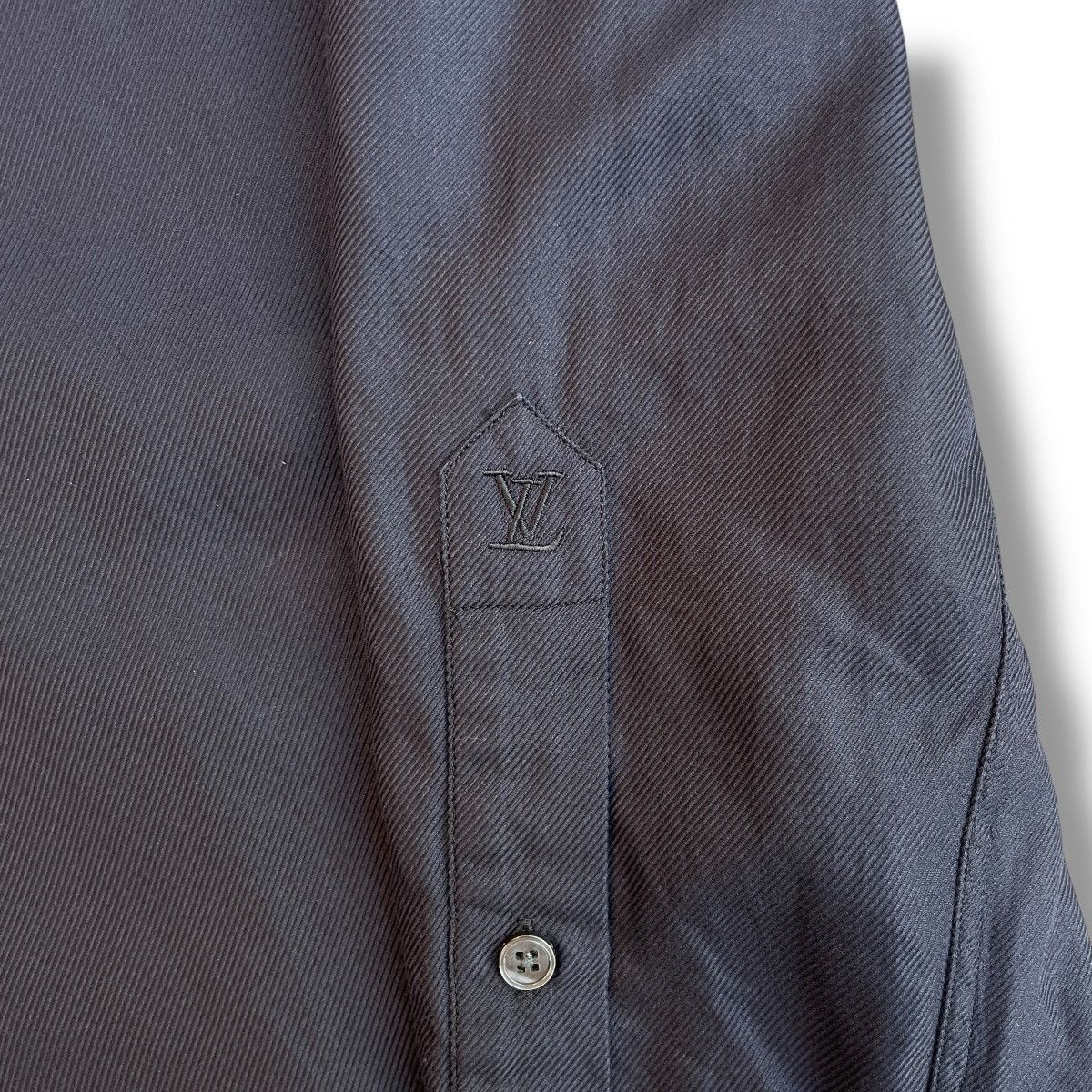 Louis Vuitton VINTAGE Louis Vuitton Black Button-up Dress Shirt Size US L / EU 52-54 / 3 - 9 Thumbnail