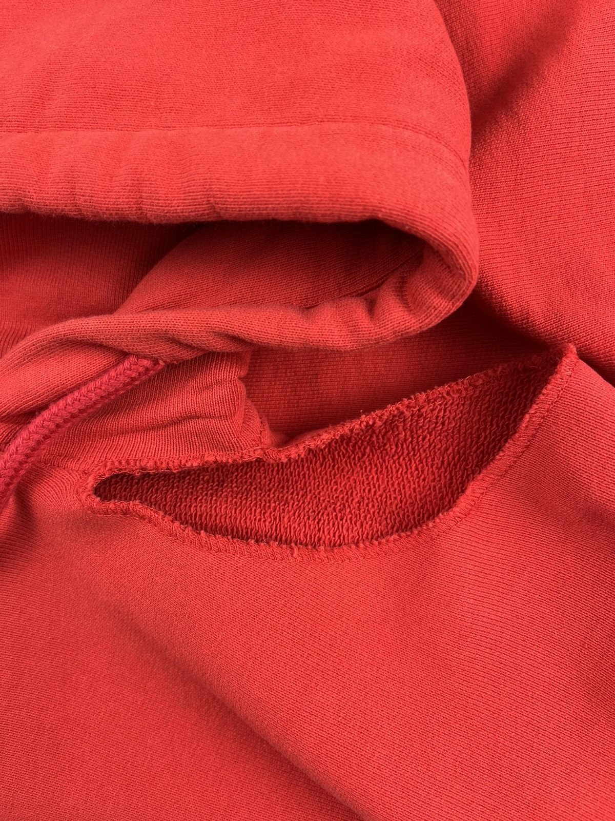 Champion × Vetements SS17 Vetements In Progress Distressed Champion Hoodie Size US S / EU 44-46 / 1 - 4 Thumbnail