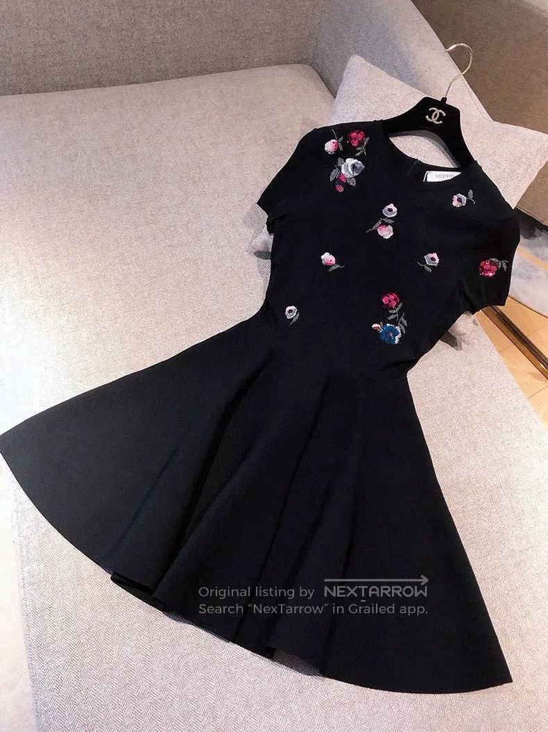 Valentino Valentino Knitted dress embroidered with beaded flowers Size S / US 4 / IT 40 - 1 Thumbnail