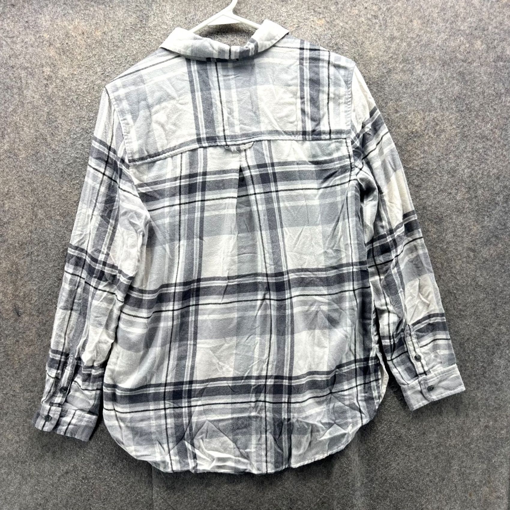 American Eagle Outfitters American Eagle Outfitters Shirt Womens Medium Gray Plaid Button-Down Flannel Soft Comfort Classic Casual Size M / US 6-8 / IT 42-44 - 2 Thumbnail