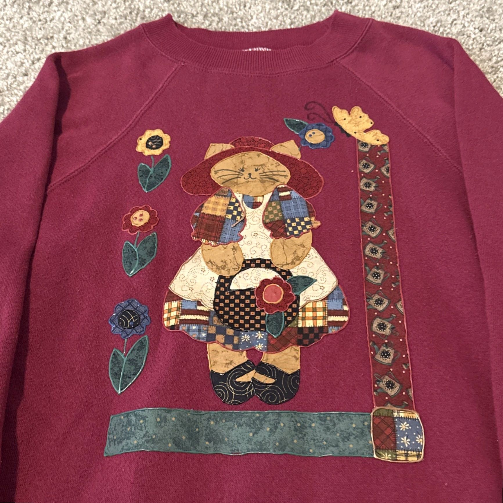 Hanes VINTAGE Hanes Sweatshirt Kitty Cat Red Embroidered Crewneck Medium Unisex Adults Pullover Activewear Size M / US 6-8 / IT 42-44 - 3 Thumbnail