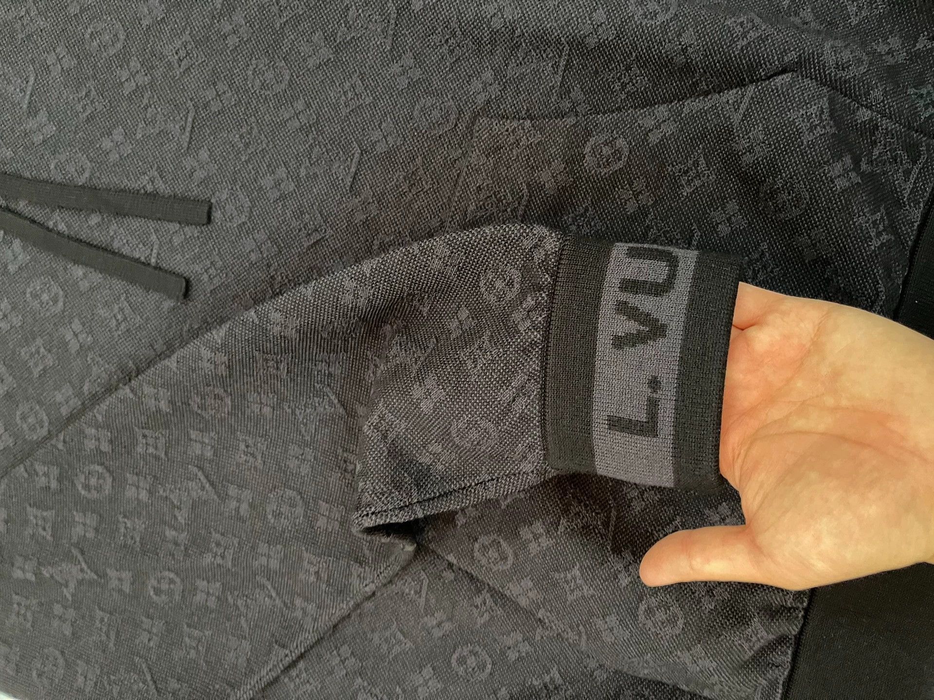 Louis Vuitton LV Full Logo Wool Sweatshirt M (New) Size US M / EU 48-50 / 2 - 5 Thumbnail