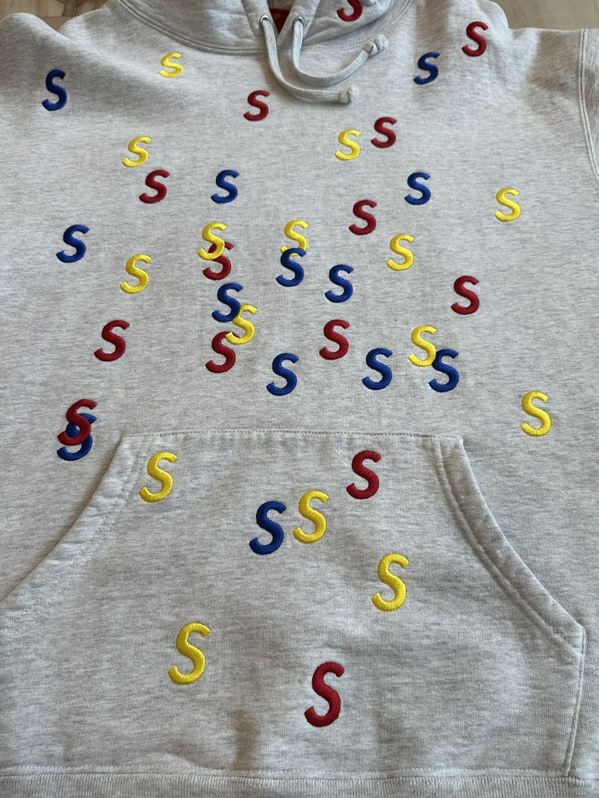 Supreme Supreme Embroidered S Hooded Sweatshirt Ash Grey Size Large Size US L / EU 52-54 / 3 - 2 Thumbnail