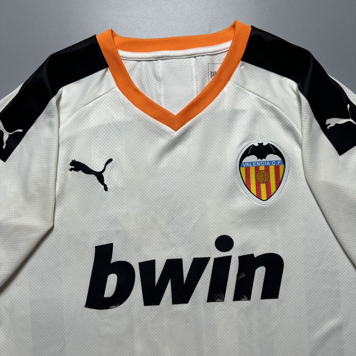 Puma VALENCIA PUMA 2019/2020 FOOTBALL HOME JERSEY #16 KANG IN Size US M / EU 48-50 / 2 - 4 Thumbnail