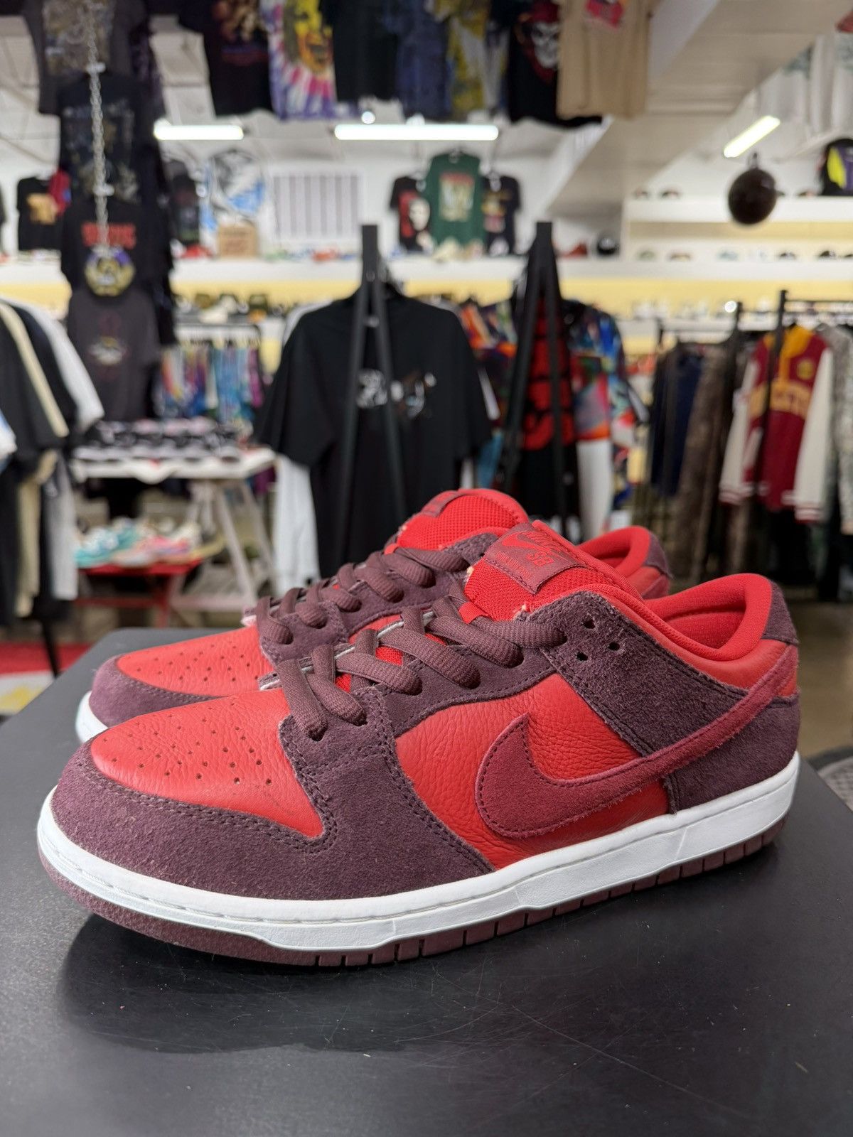 Nike Nike SB Dunk Low Cherry Size 9.5 (2022) Size US 9.5 / EU 42-43 - 1 Thumbnail